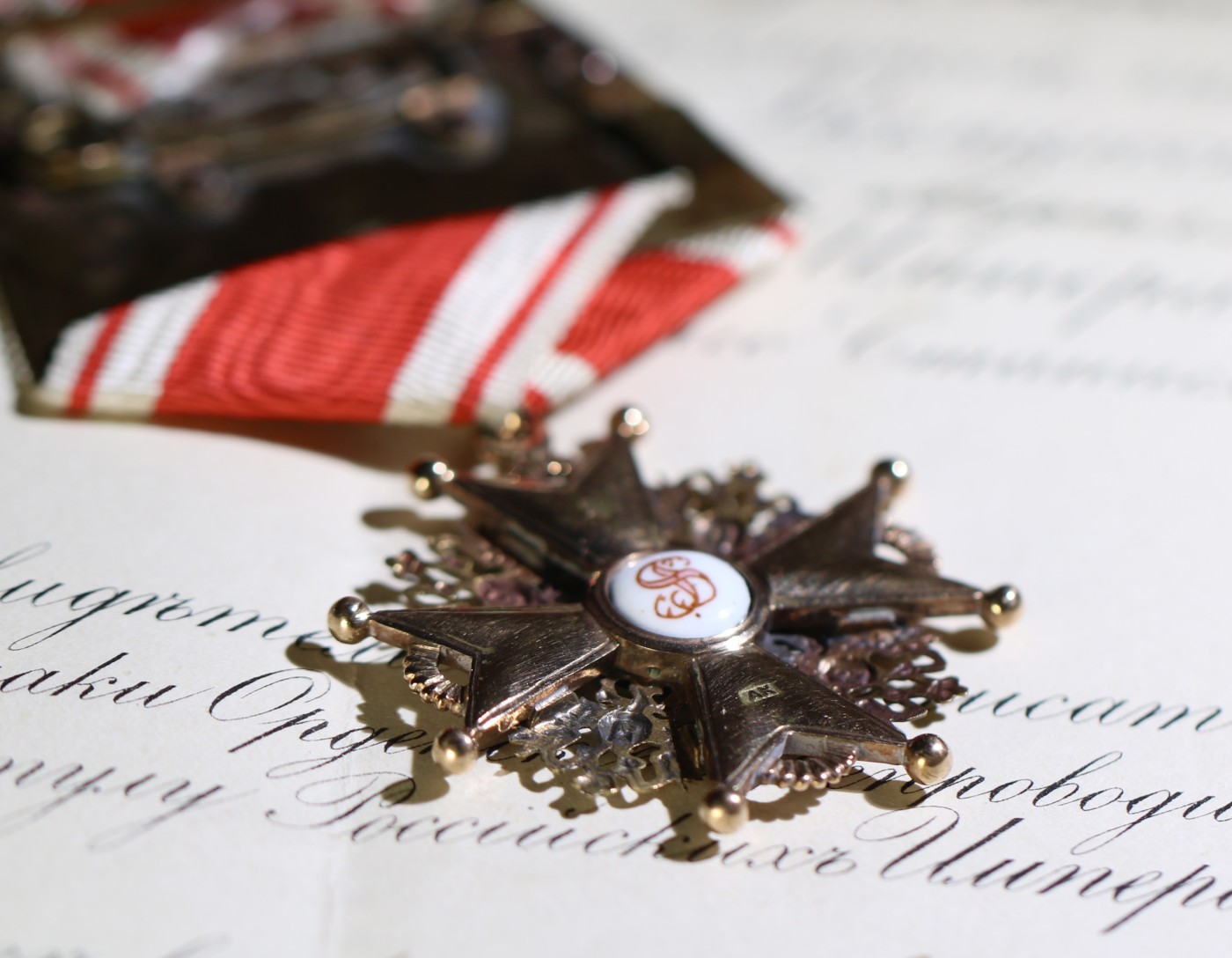 大猫徽章拍卖第234期  沙俄圣斯坦尼斯拉夫勋章 带证14K金 俄日奉天战役获得 阿尔伯特-凯贝尔厂20世纪早期作品，上面打有56戳和帝国双头鹰戳