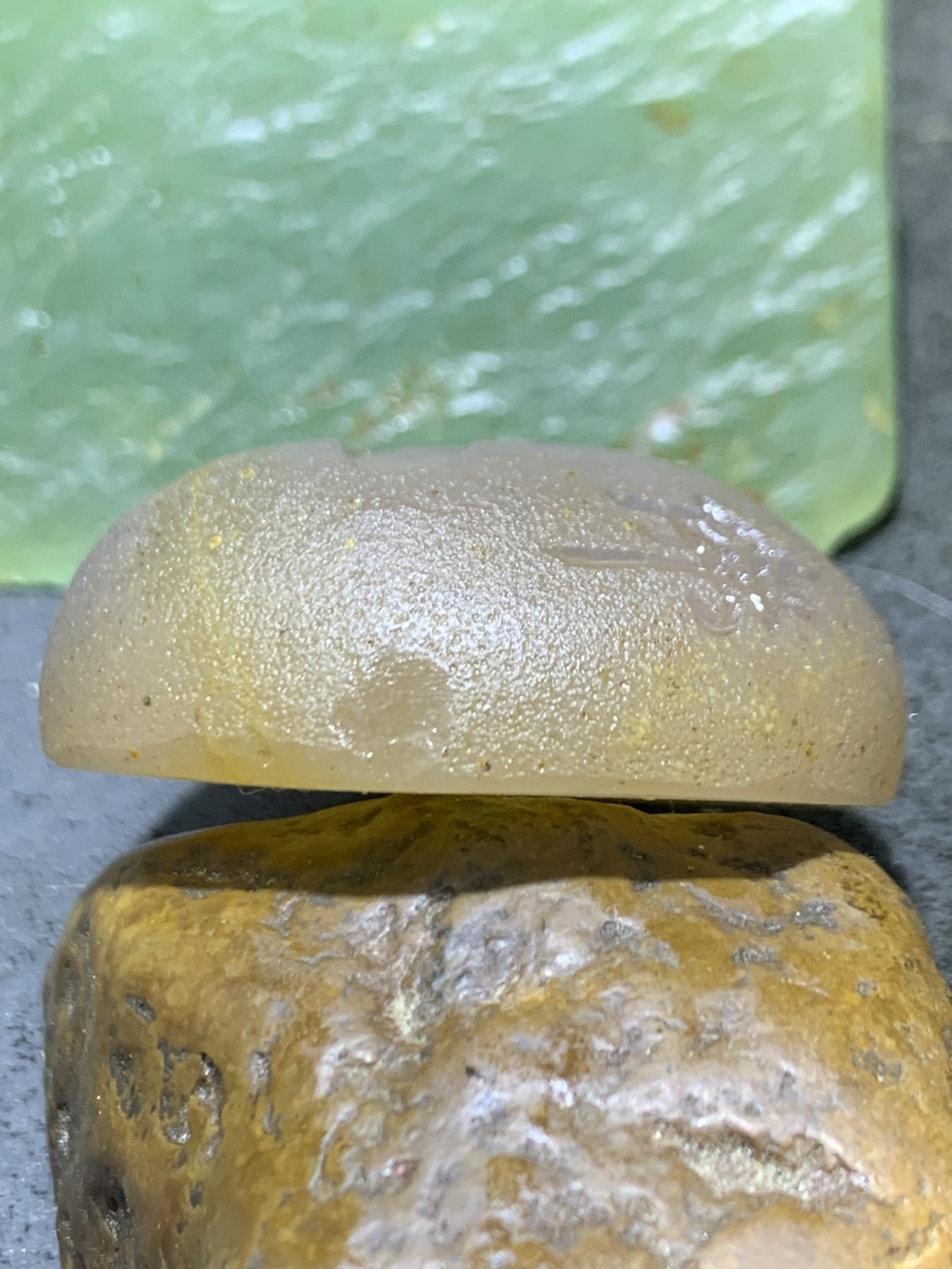 精美原皮高玉化冻料蒙料战国红玛瑙手工影雕工艺一心向佛随形把件，吊坠一个，