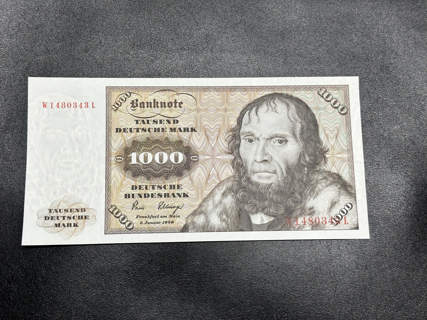 《外钞收藏家》第三百三十一期 1980年德国1000马克舍那 全新UNC 荧光完美 测光如图 一个小压印外 基本没问题