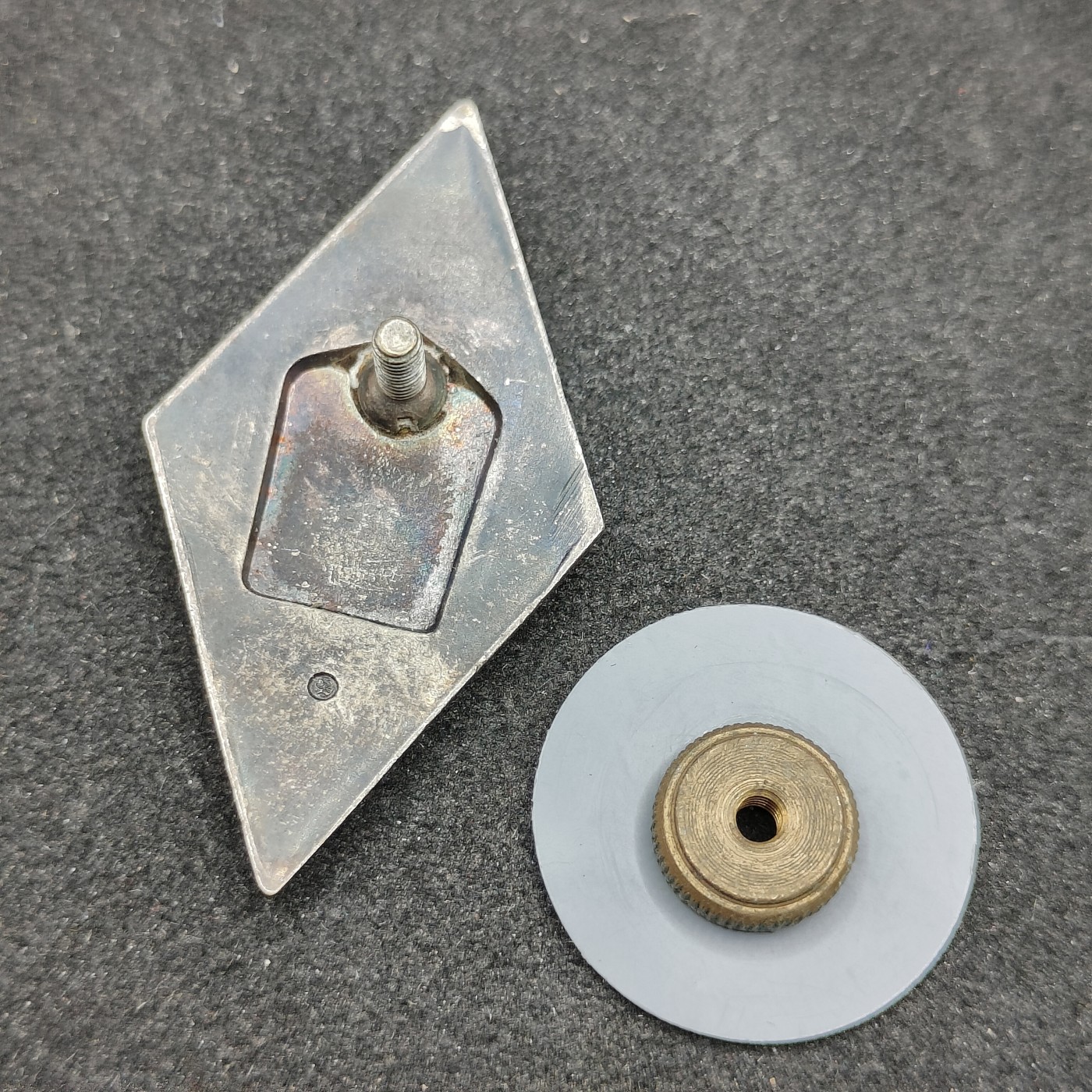 全场0元起拍 第99期 咸鱼国勋章拍卖专场 10月15日（周日）下午6：00开始 捷克斯洛伐克 高等军校毕业证章