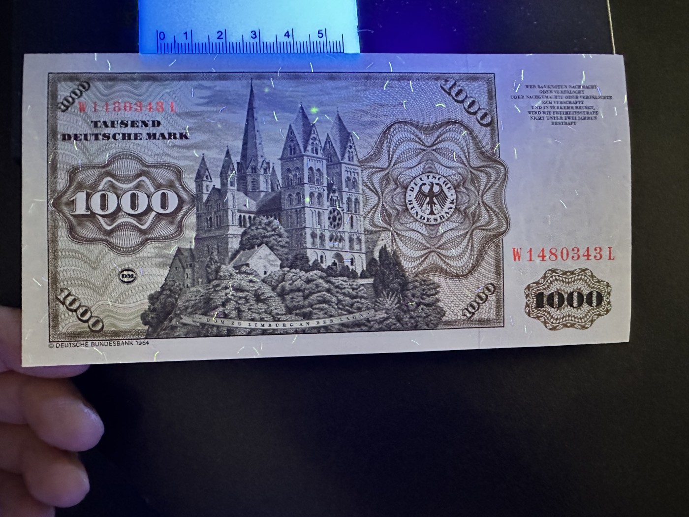 《外钞收藏家》第三百三十一期 1980年德国1000马克舍那 全新UNC 荧光完美 测光如图 一个小压印外 基本没问题