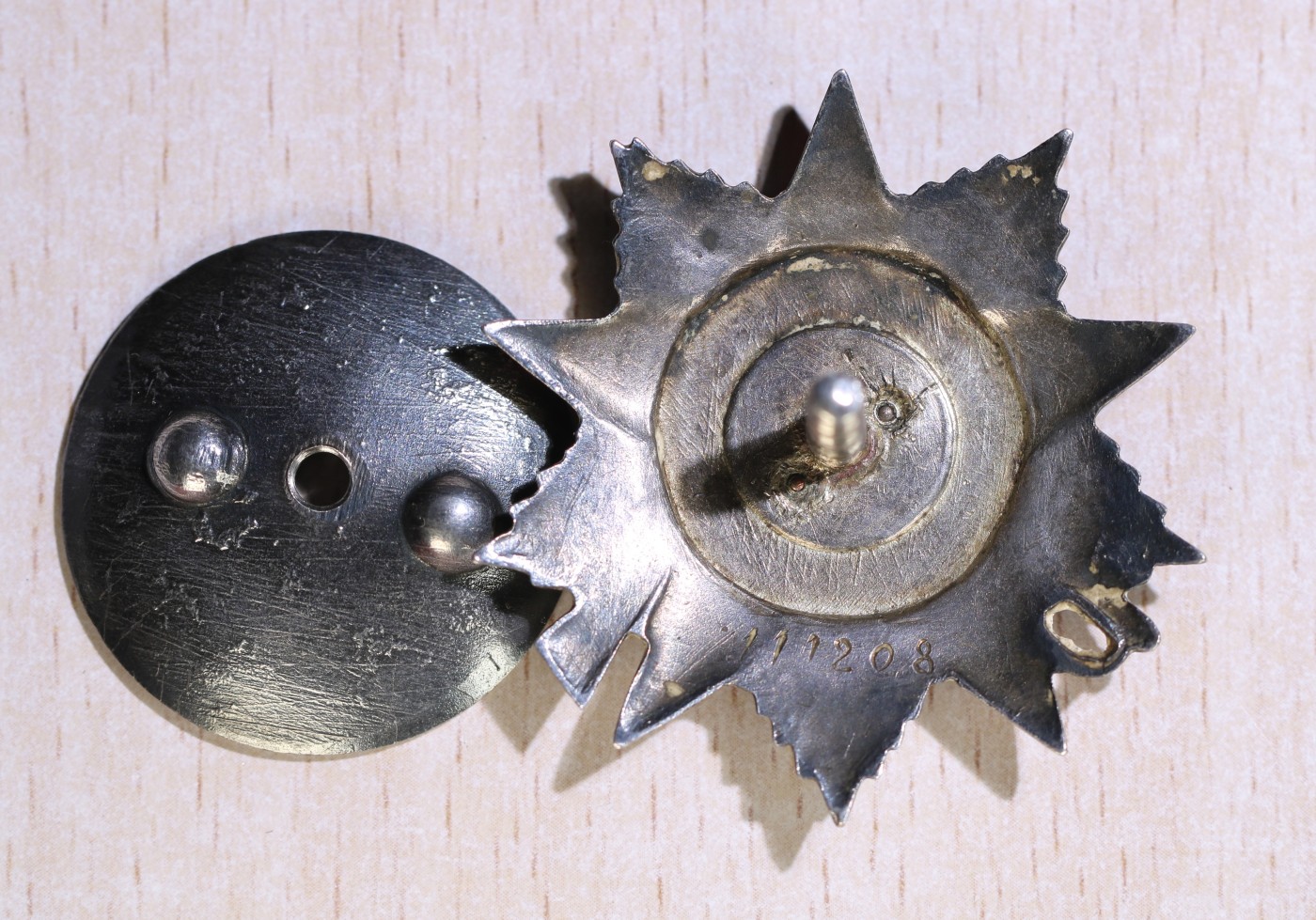 大猫徽章拍卖第234期  苏联双二卫红星套 状态好 海军工程师 其中一个二卫是稀有魔鬼眼版