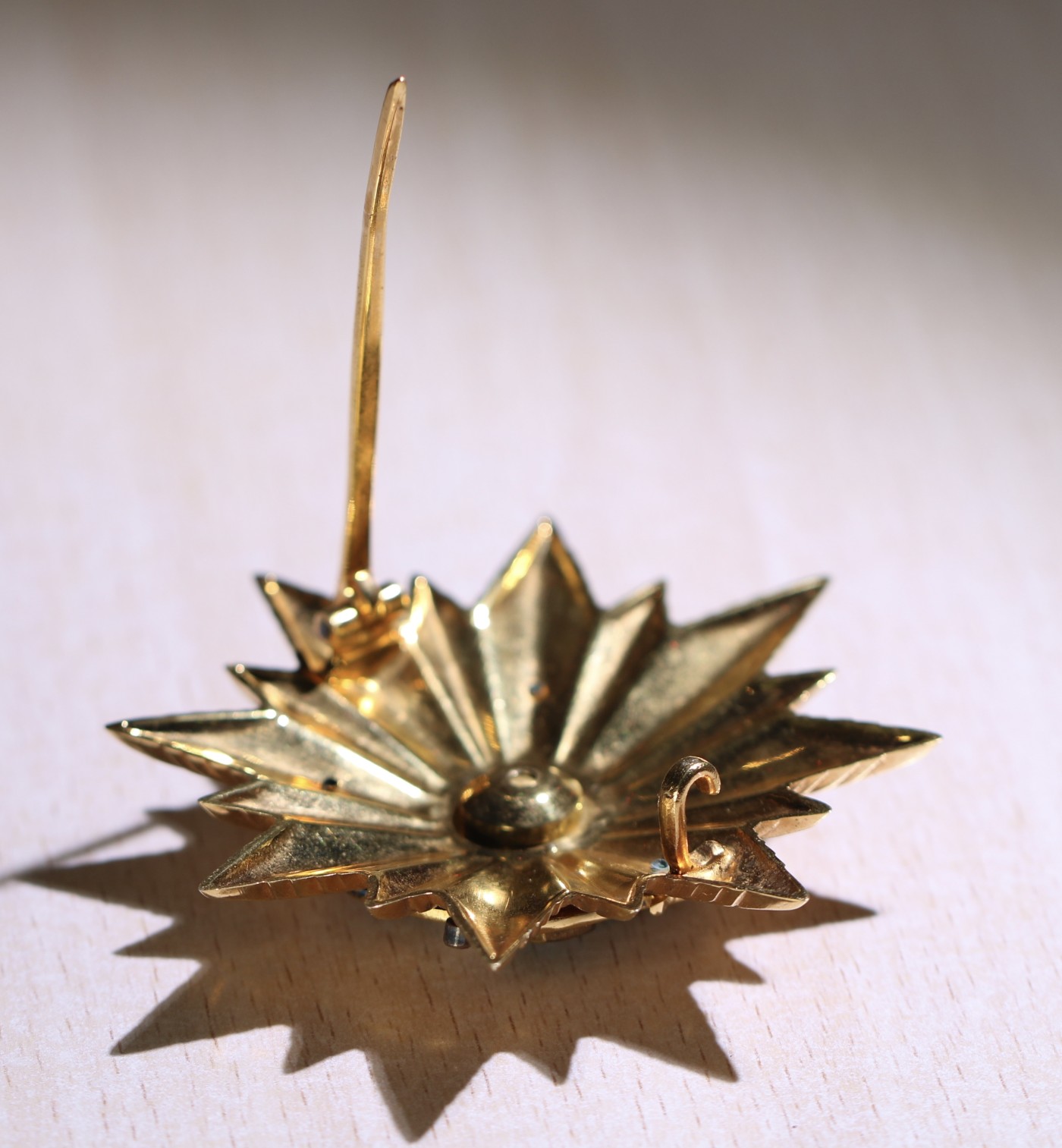 大猫徽章拍卖第234期  匈牙利一级国旗勋章 红宝石饰 非原盒