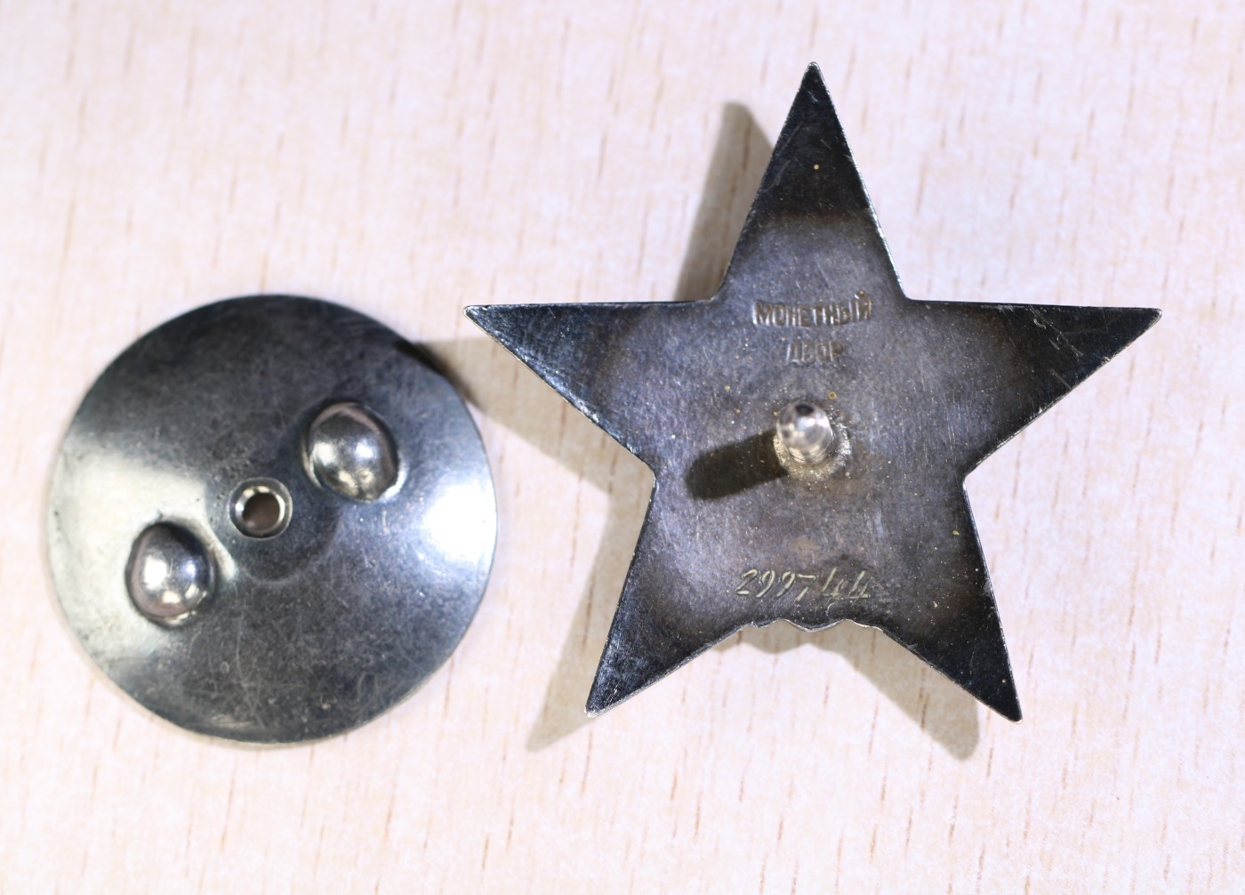 大猫徽章拍卖第234期  苏联双二卫红星套 状态好 海军工程师 其中一个二卫是稀有魔鬼眼版