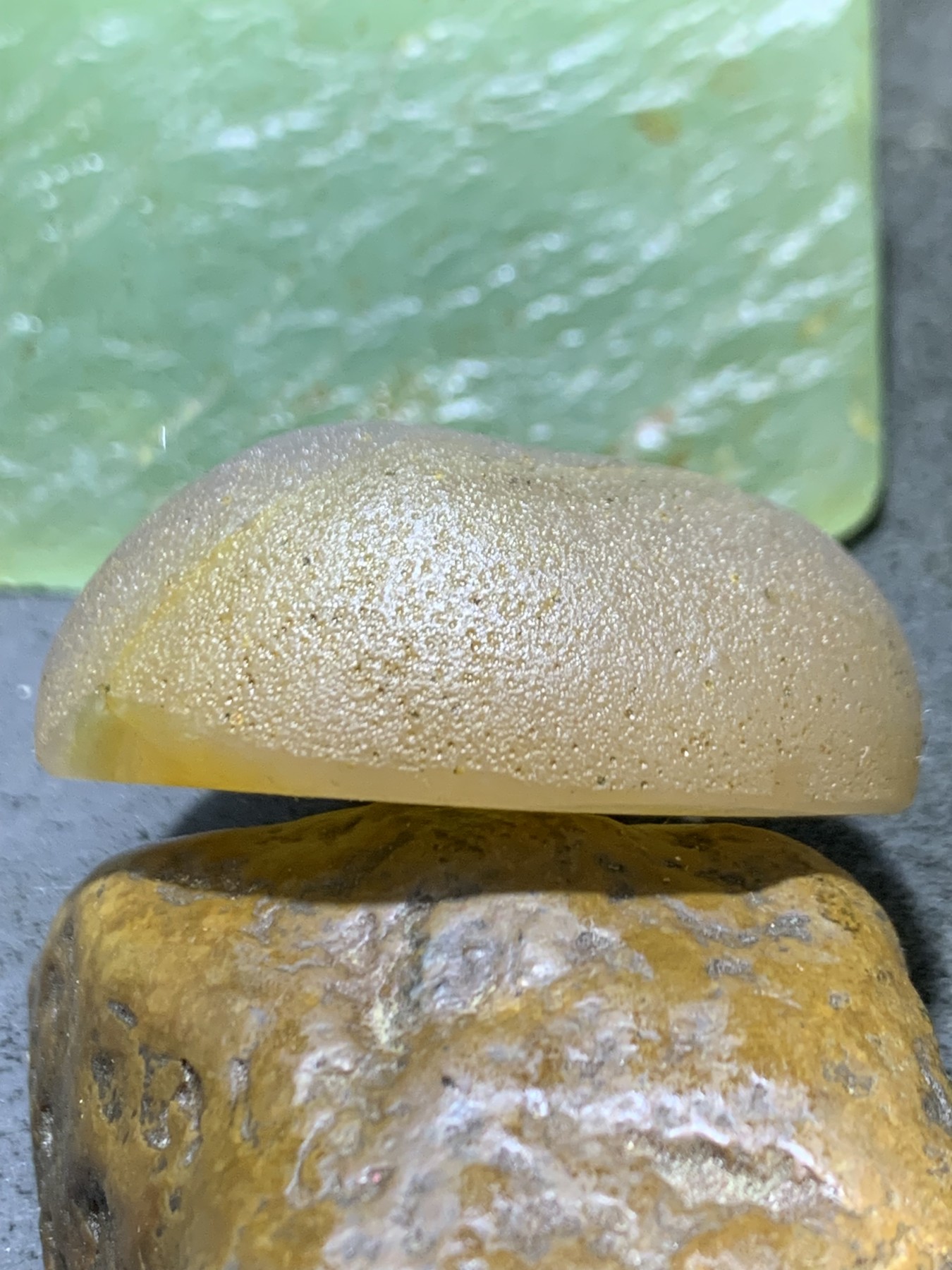 精美原皮高玉化冻料蒙料战国红玛瑙手工影雕工艺一心向佛随形把件，吊坠一个，