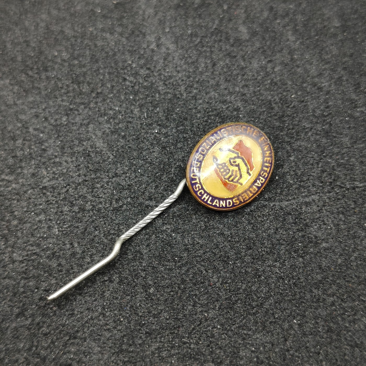 全场0元起拍 第99期 咸鱼国勋章拍卖专场 10月15日（周日）下午6：00开始 东德社会统一党党徽