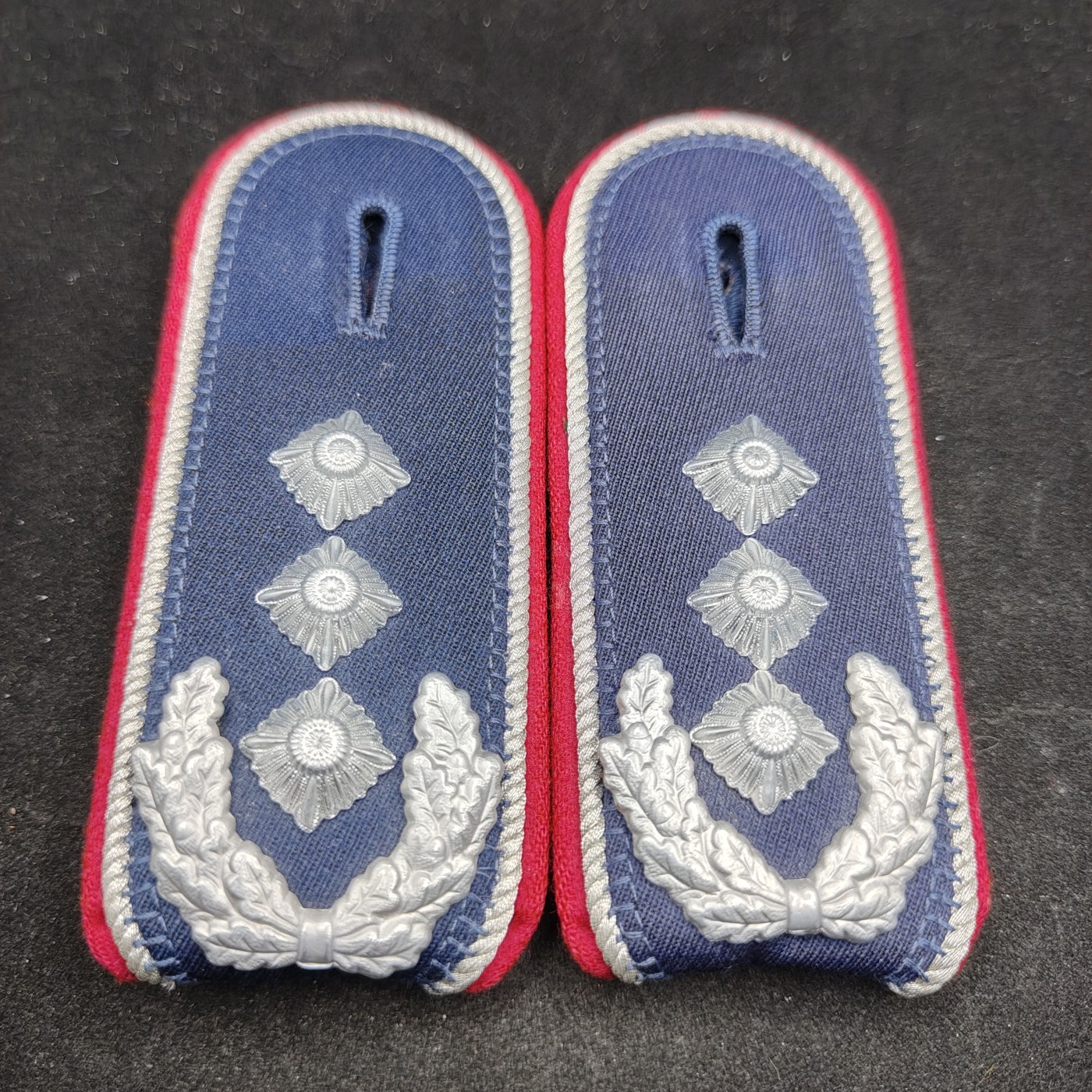 全场0元起拍 第99期 咸鱼国勋章拍卖专场 10月15日（周日）下午6：00开始 	西德 联邦德国 bw空军参谋上校肩章一对