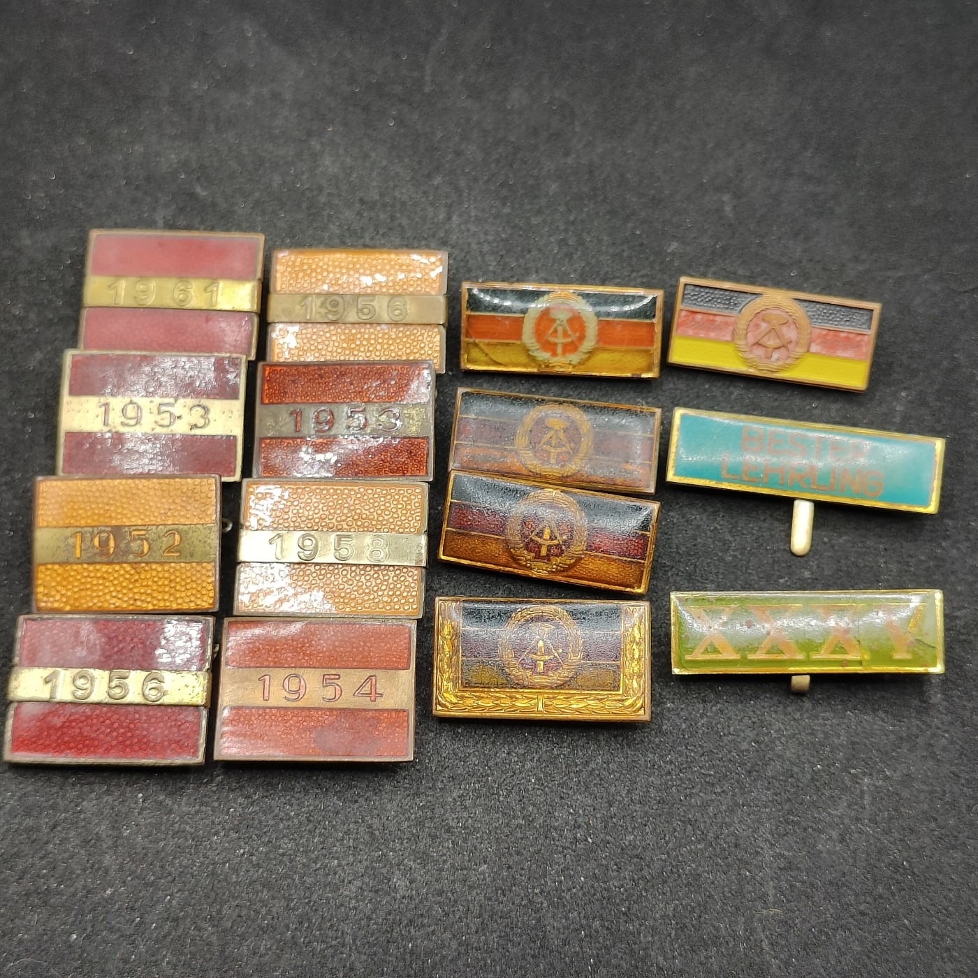 全场0元起拍 第99期 咸鱼国勋章拍卖专场 10月15日（周日）下午6：00开始 东德珐琅略 15个