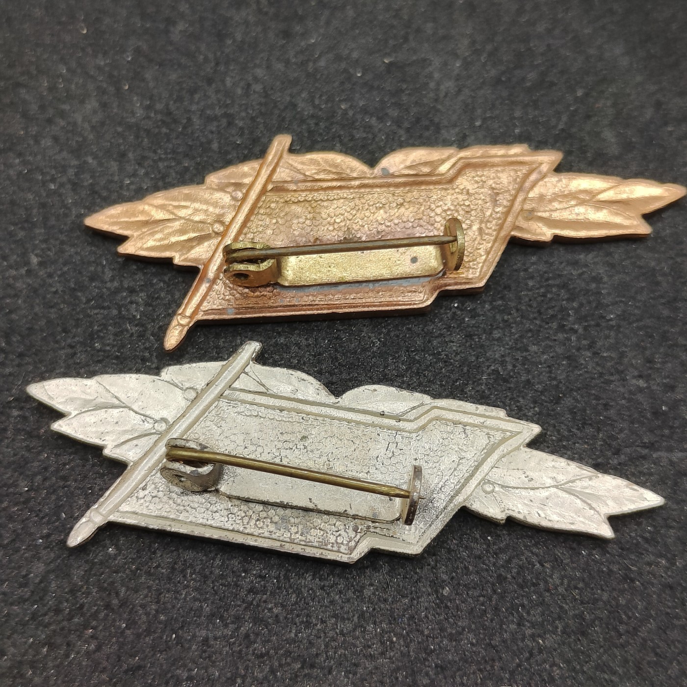 全场0元起拍 第99期 咸鱼国勋章拍卖专场 10月15日（周日）下午6：00开始 东德工战队技能章两个