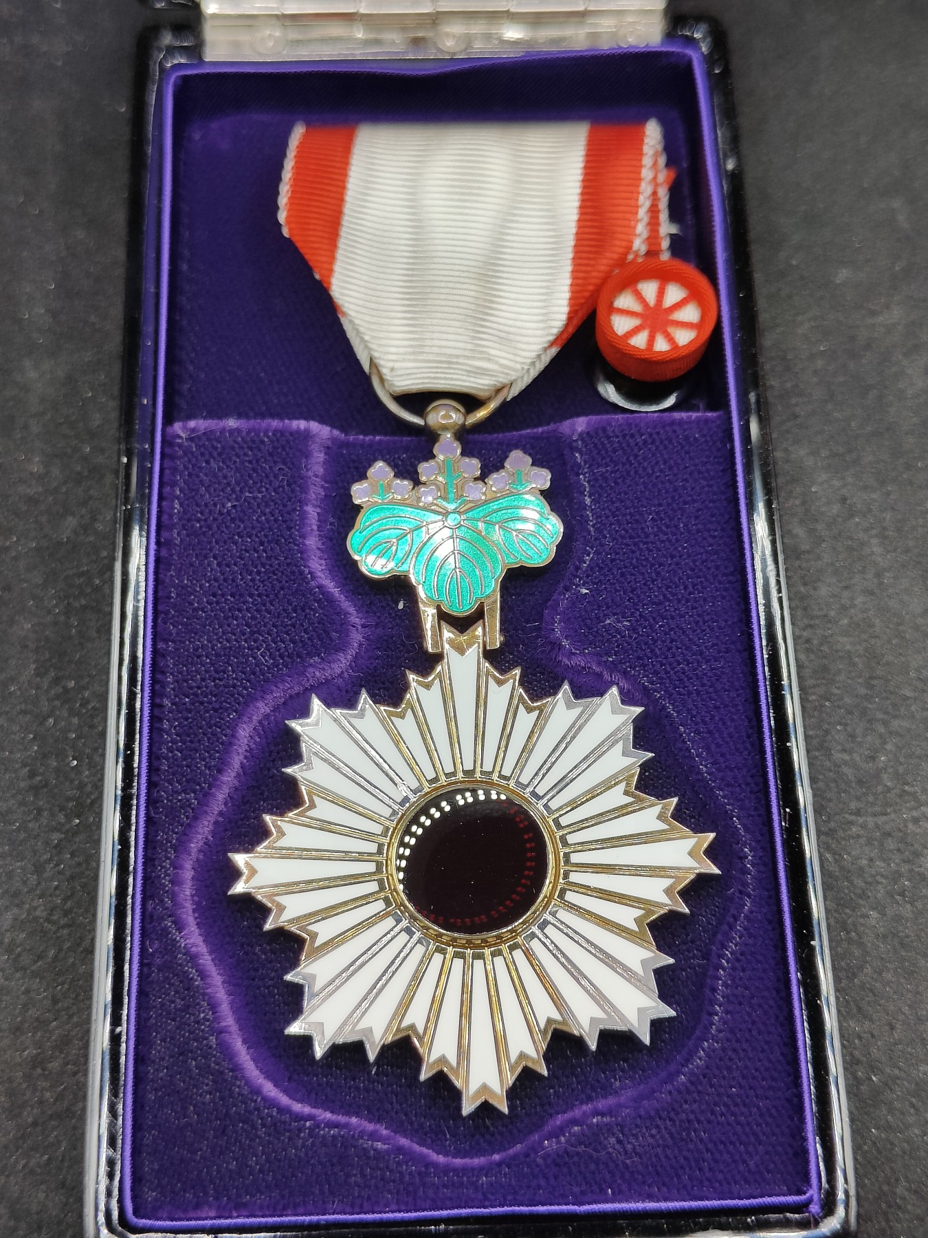 全场0元起拍 第99期 咸鱼国勋章拍卖专场 10月15日（周日）下午6：00开始 美品 日本五等旭日章 带略 非原盒