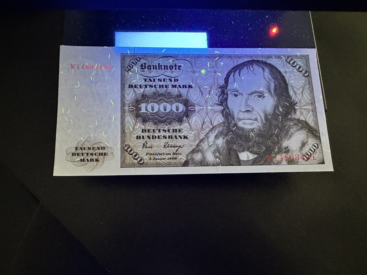 《外钞收藏家》第三百三十一期 1980年德国1000马克舍那 全新UNC 荧光完美 测光如图 一个小压印外 基本没问题