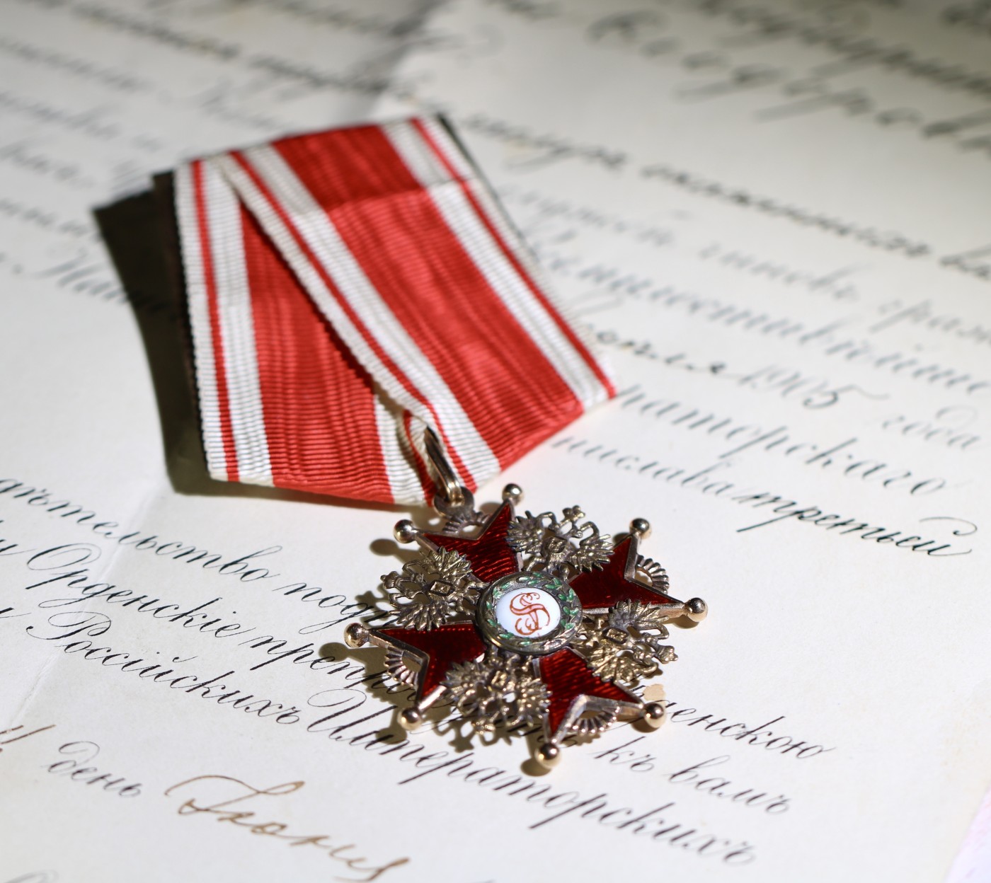 大猫徽章拍卖第234期  沙俄圣斯坦尼斯拉夫勋章 带证14K金 俄日奉天战役获得 阿尔伯特-凯贝尔厂20世纪早期作品，上面打有56戳和帝国双头鹰戳