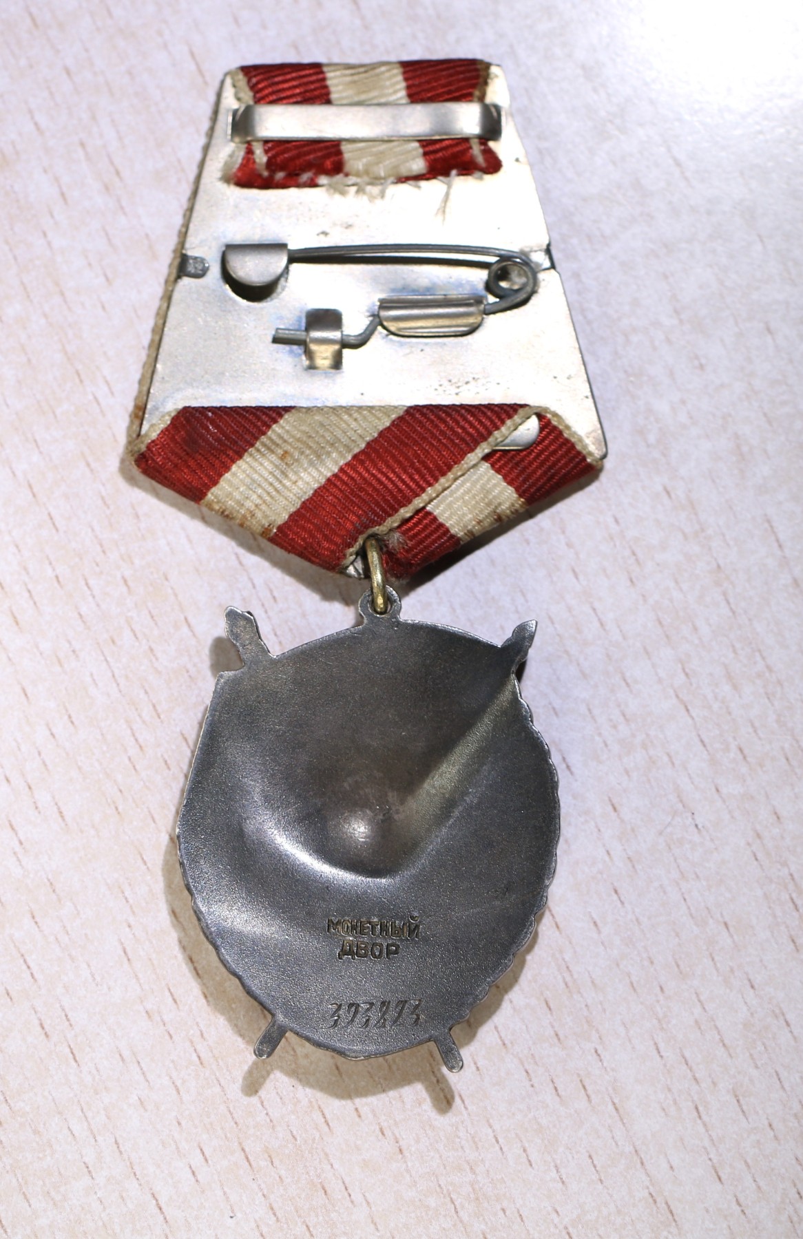 大猫徽章拍卖第234期  苏联双二卫红星套 状态好 海军工程师 其中一个二卫是稀有魔鬼眼版