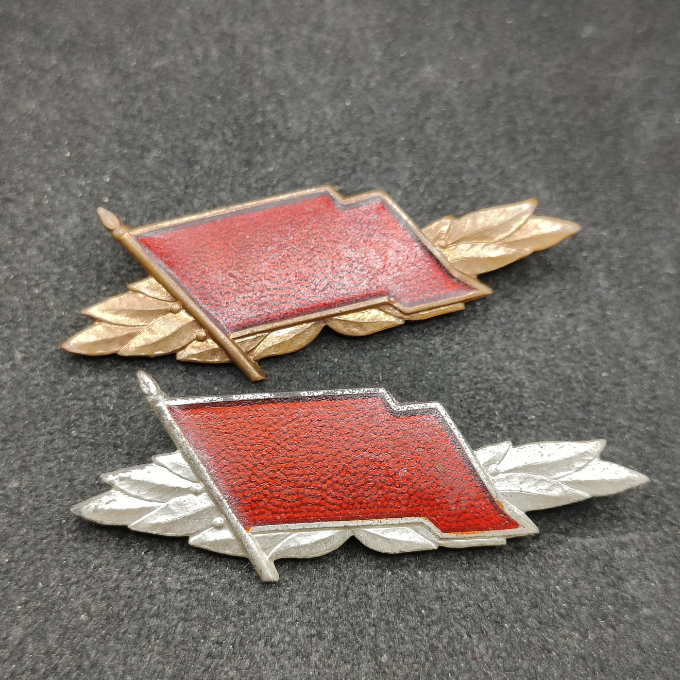 全场0元起拍 第99期 咸鱼国勋章拍卖专场 10月15日（周日）下午6：00开始 东德工战队技能章两个