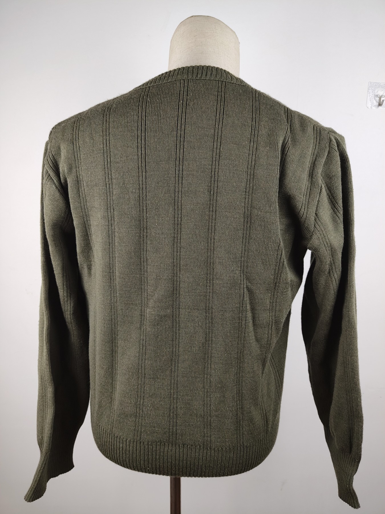 全场0元起拍 第99期 咸鱼国勋章拍卖专场 10月15日（周日）下午6：00开始 东德人民军军用毛衣 胸围114 肩宽48 衣长62 袖长59