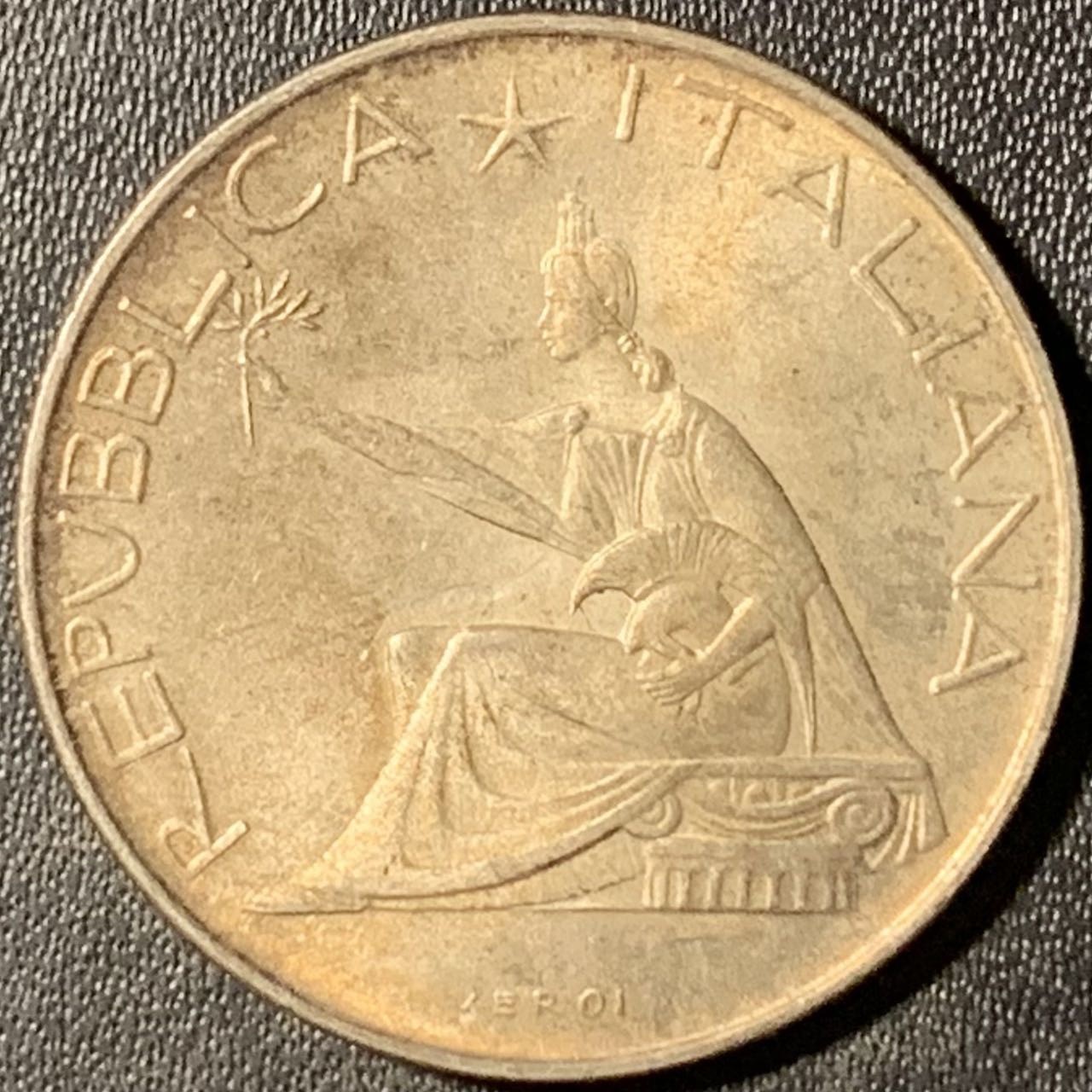 紫瑗钱币——第315期拍卖 意大利 1961年 马车 500里拉 11克 0.835银 UNC