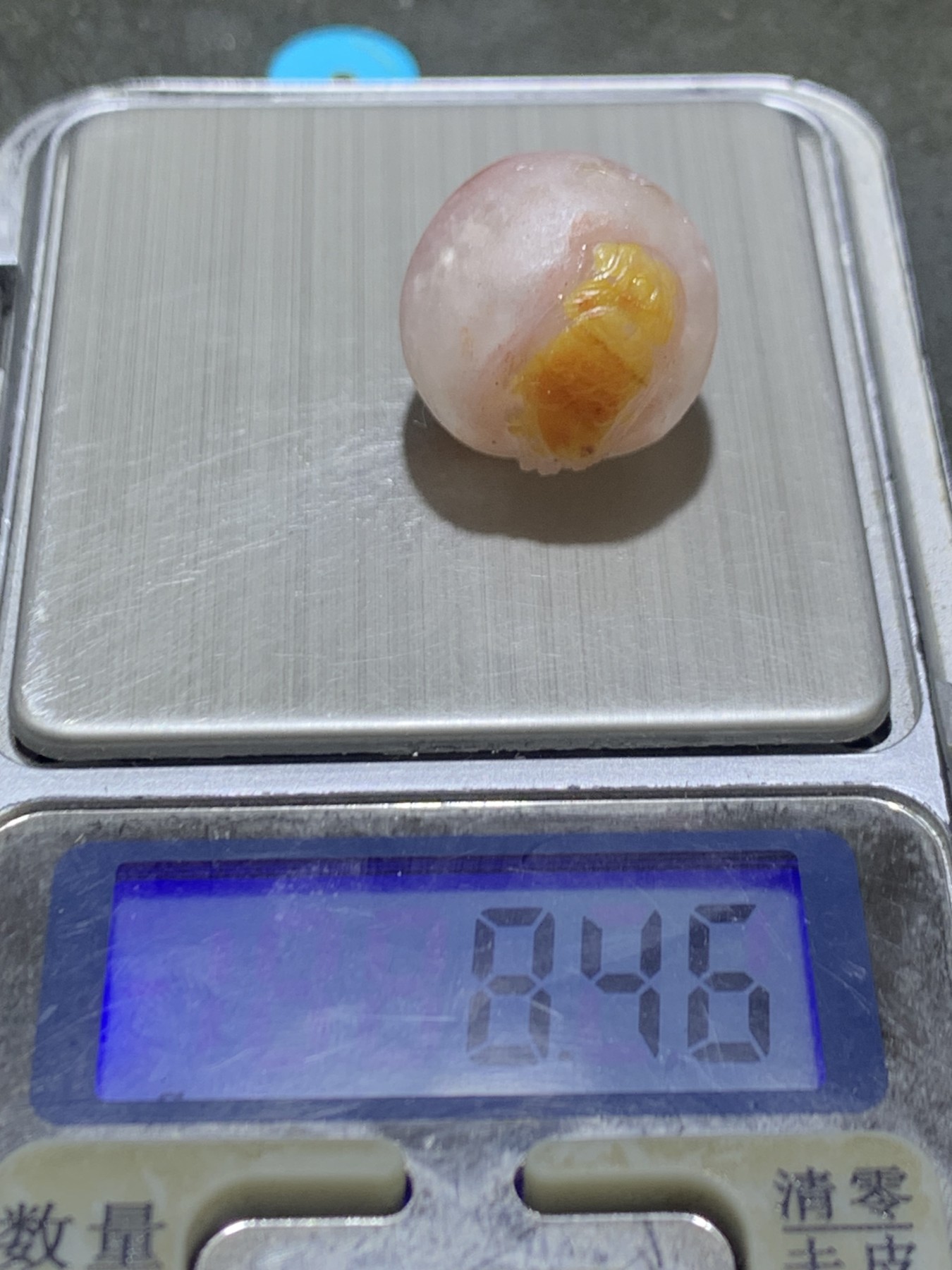 精美冰飘亚光战国红玛瑙手工巧雕喜鹊报喜原皮随形珠一个