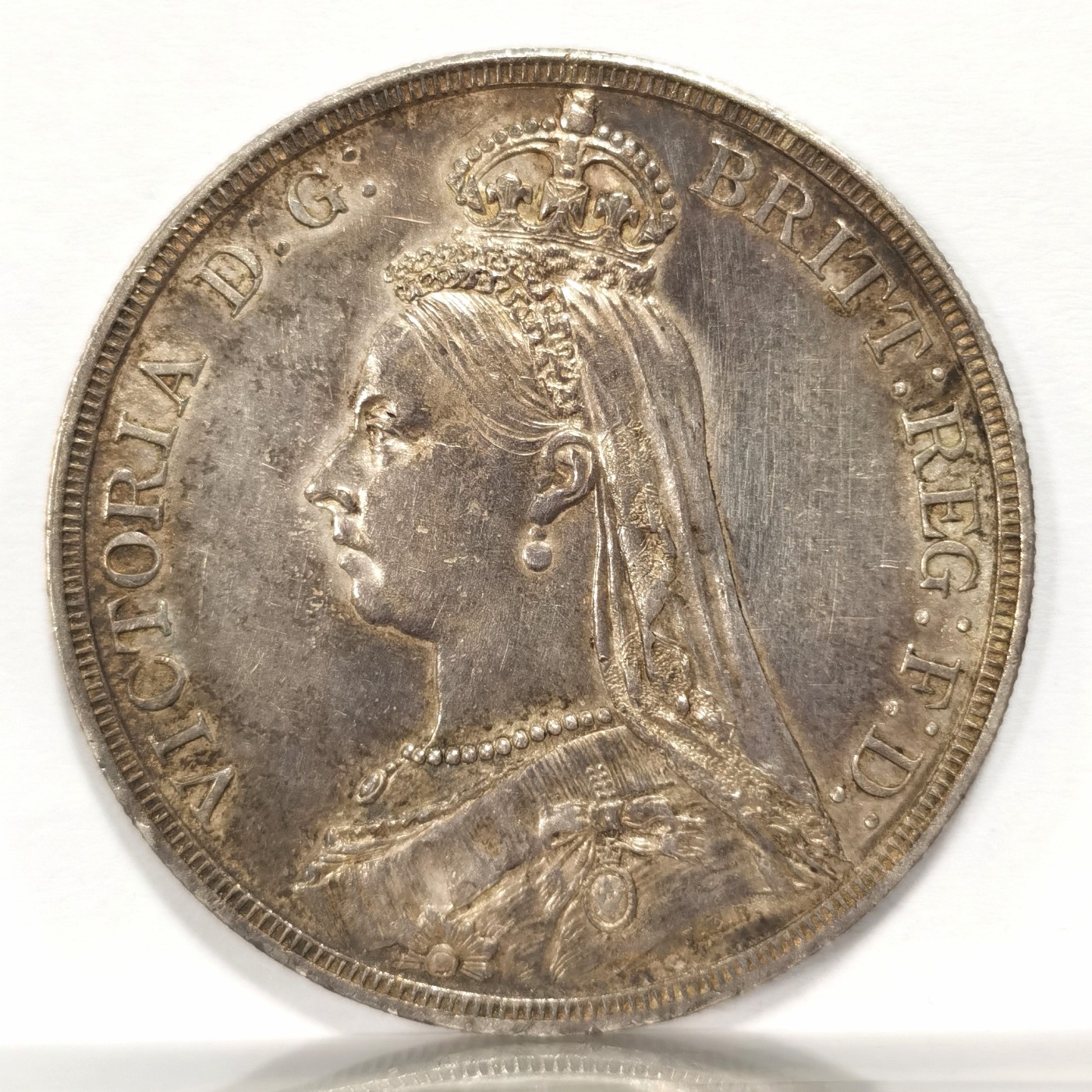 博洋堂世界钱币拍卖第047期（全场包邮） 英国1887年维多利亚高冠马剑克朗，AU原光，原味老包浆，有潜在车轮光