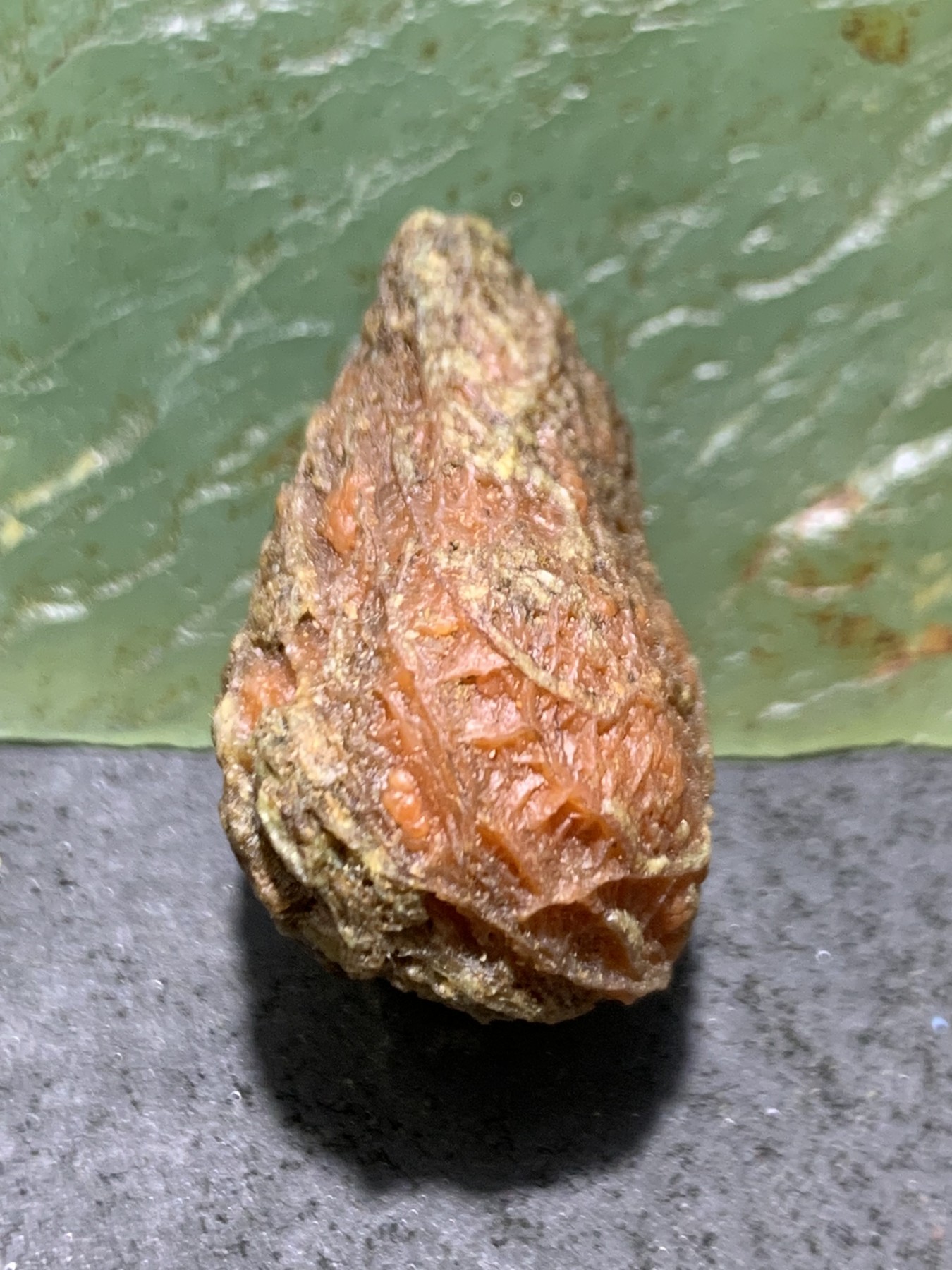 精美罕见新疆黑山筋脉石玛瑙原石一颗，