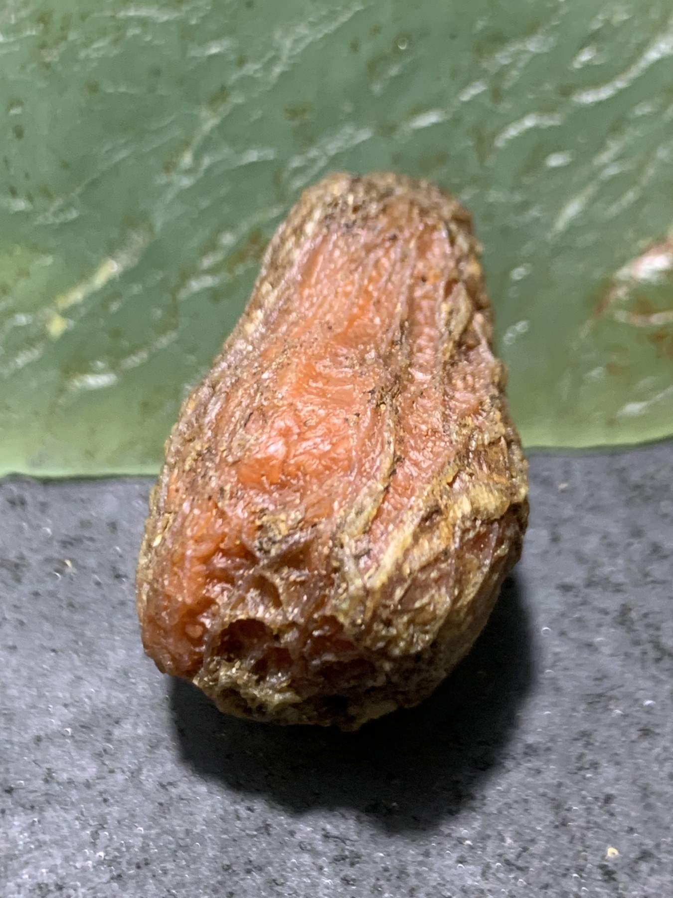 精美罕见新疆黑山筋脉石玛瑙原石一颗，