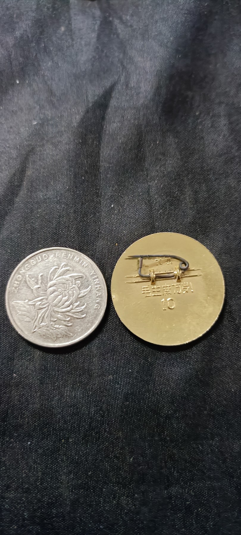 天字一号精品书章拍卖！ 侧脸军帽章！