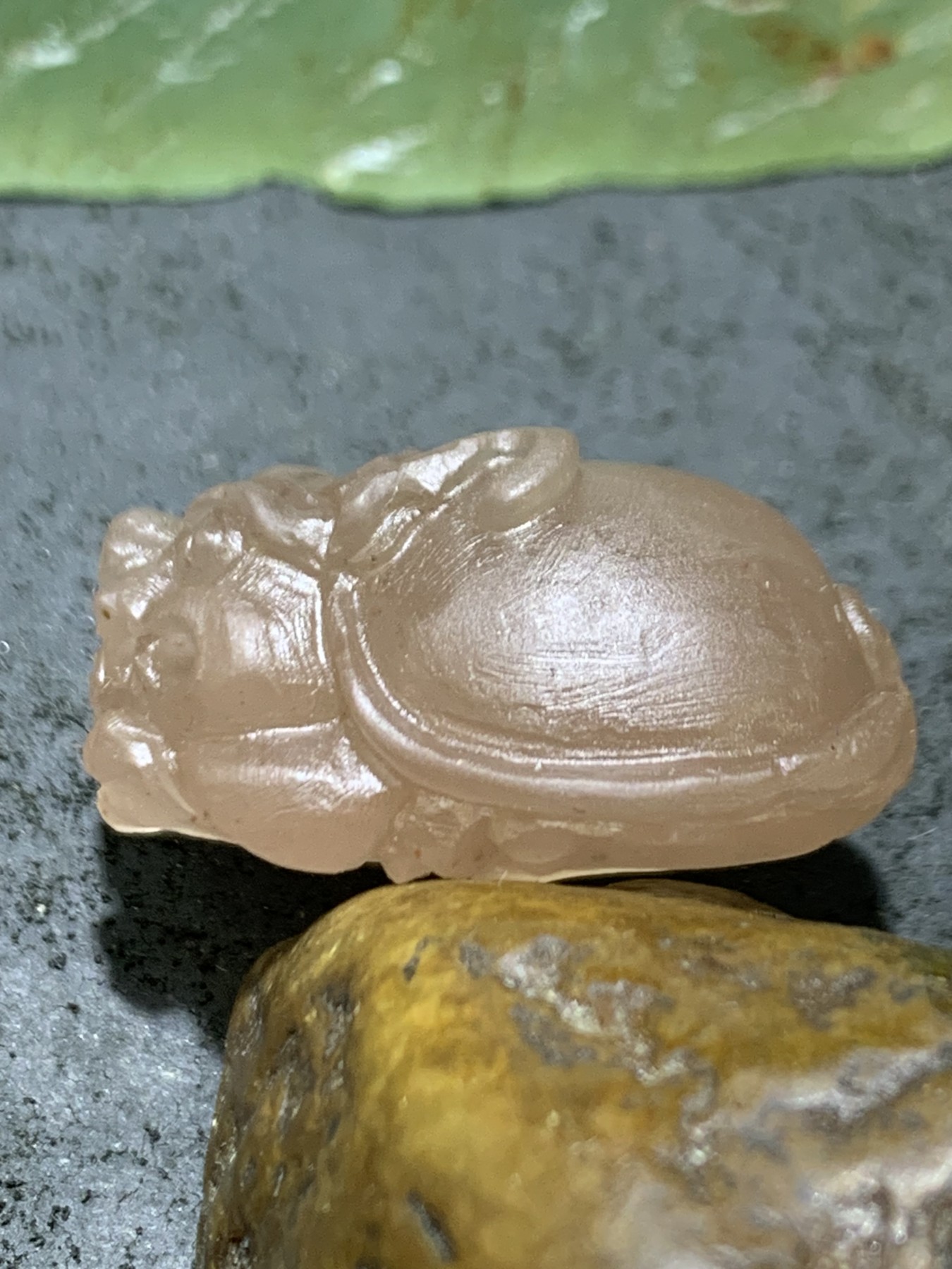 精美亚光高玉化巴西玛瑙手工满工雕刻龙龟吊坠一个！