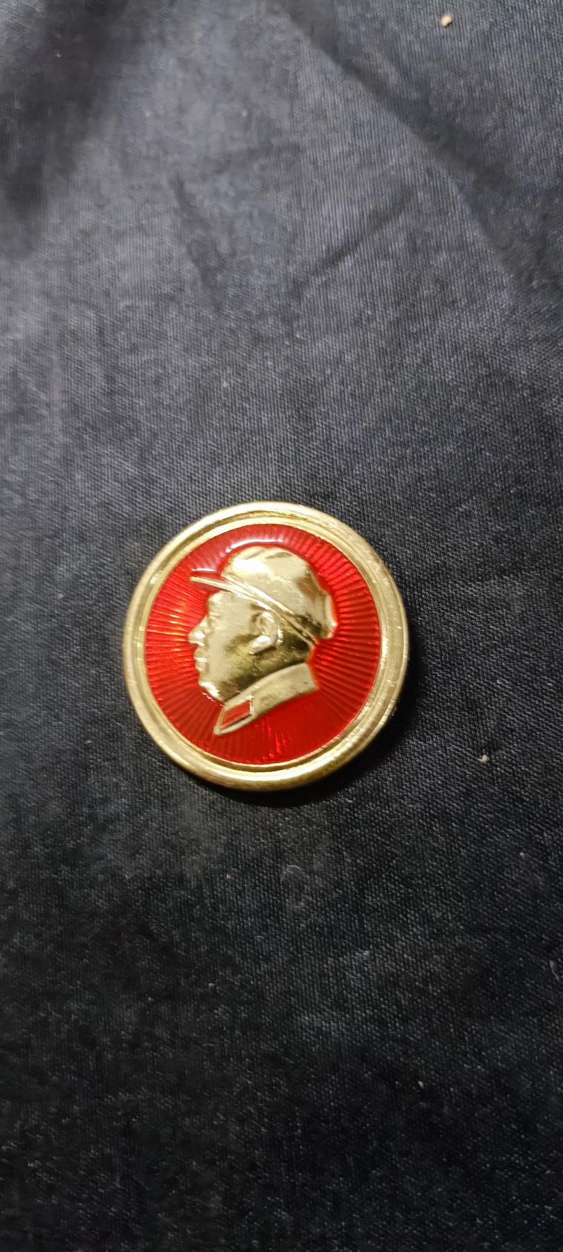 天字一号精品书章拍卖！ 侧脸军帽章！