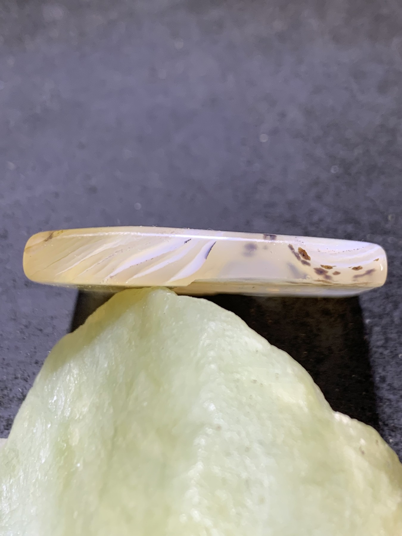 精美高玉化海洋玉髓手工俏色巧雕西出东土，一心求佛意境牌子一个