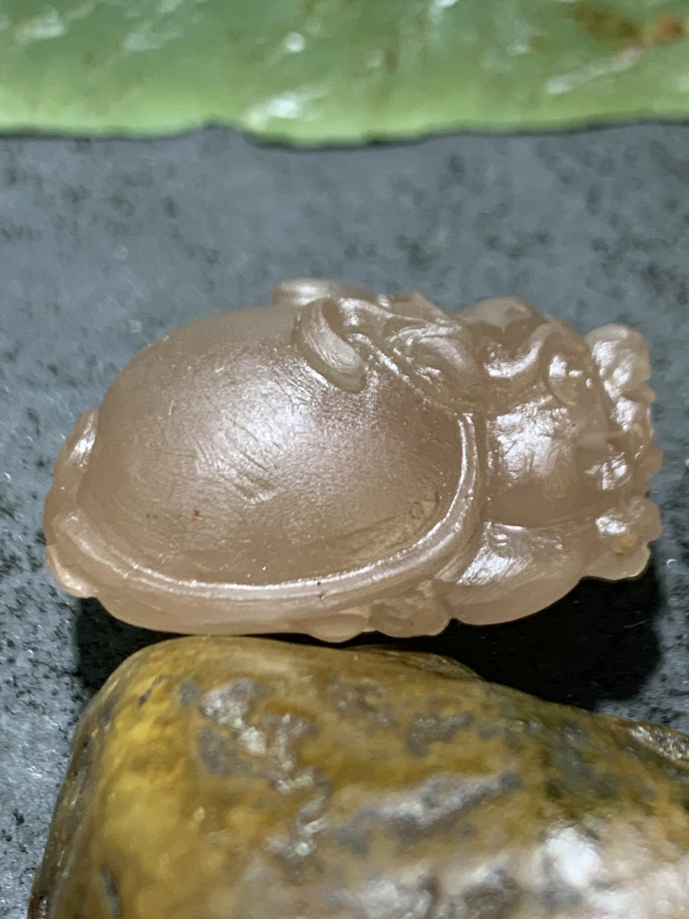 精美亚光高玉化巴西玛瑙手工满工雕刻龙龟吊坠一个！