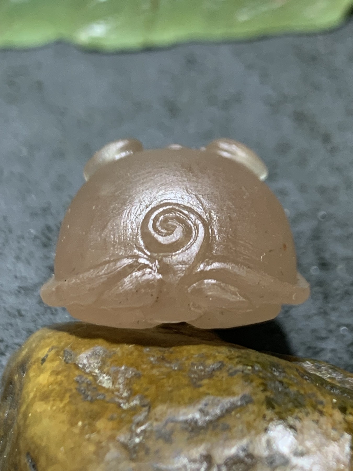 精美亚光高玉化巴西玛瑙手工满工雕刻龙龟吊坠一个！
