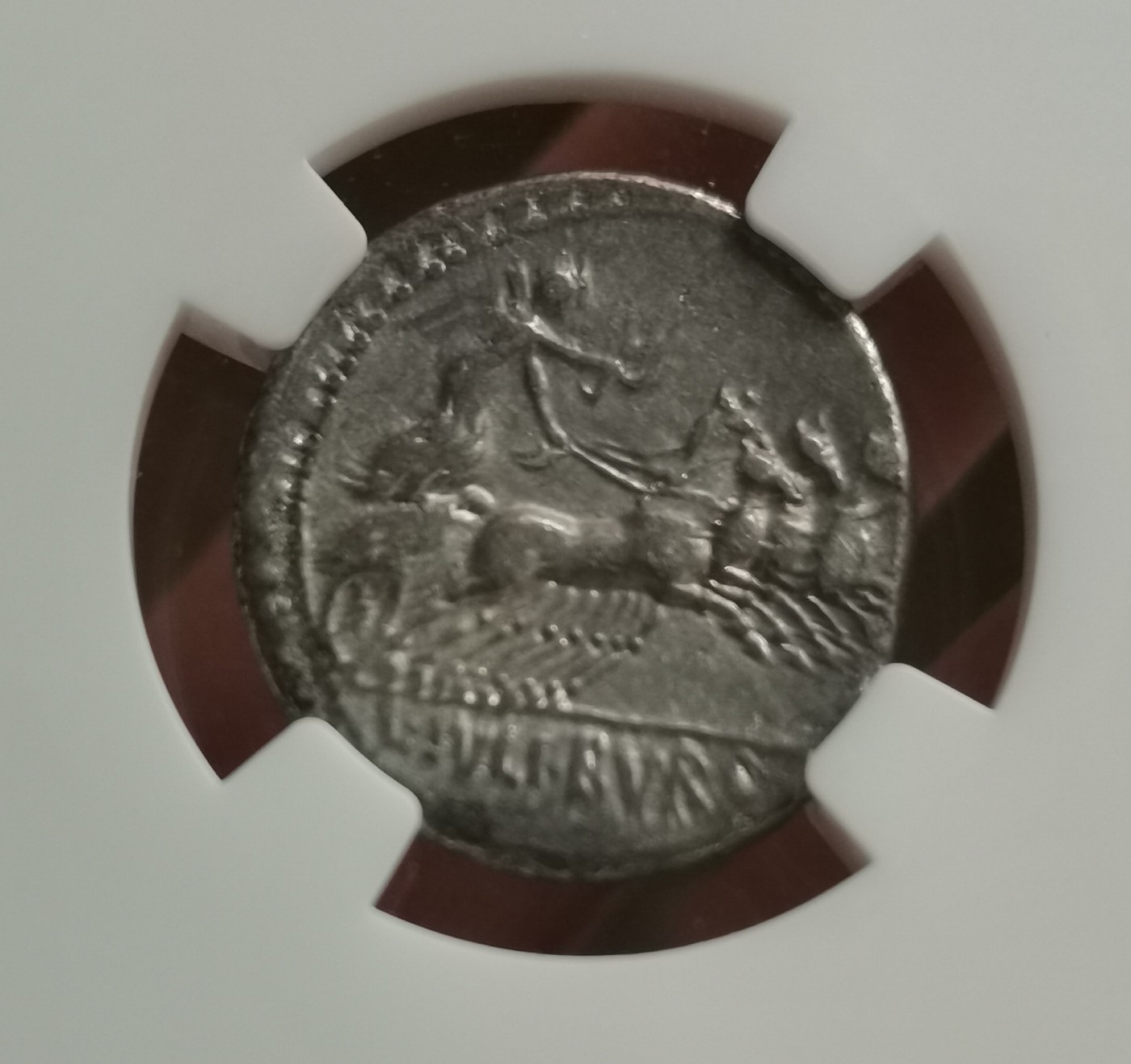 瓶子🏺第113期拍卖会  古罗马共和狄纳里银币 制币官:L Julius Bursio 公元前85年 3.45g