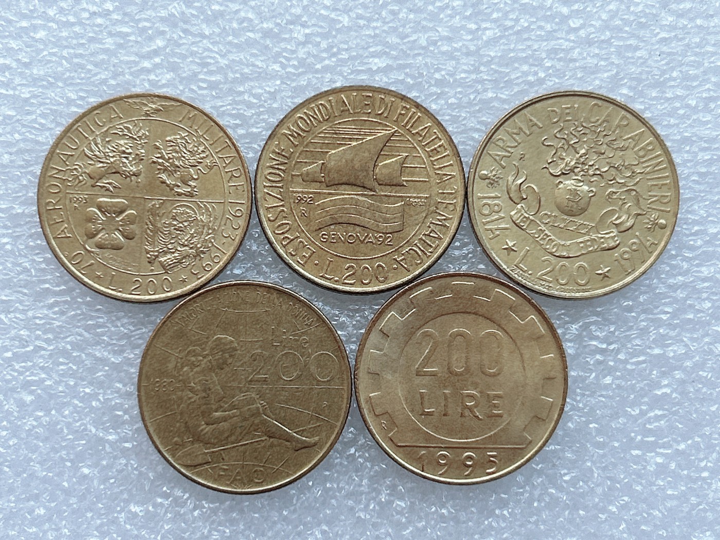 海外回流1元起拍小铺 各国钱币散币场 第1期 意大利200里拉纪念币5枚套