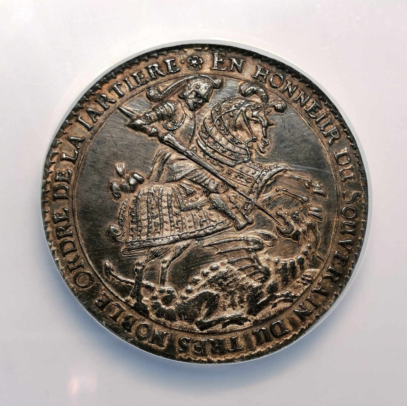 凡希社世界钱币微拍第二百五十期 荐！1678萨克森重装武士屠龙泰勒大银PCGS-XFD 48mm 细节深打黑彩币面无瑕疵！