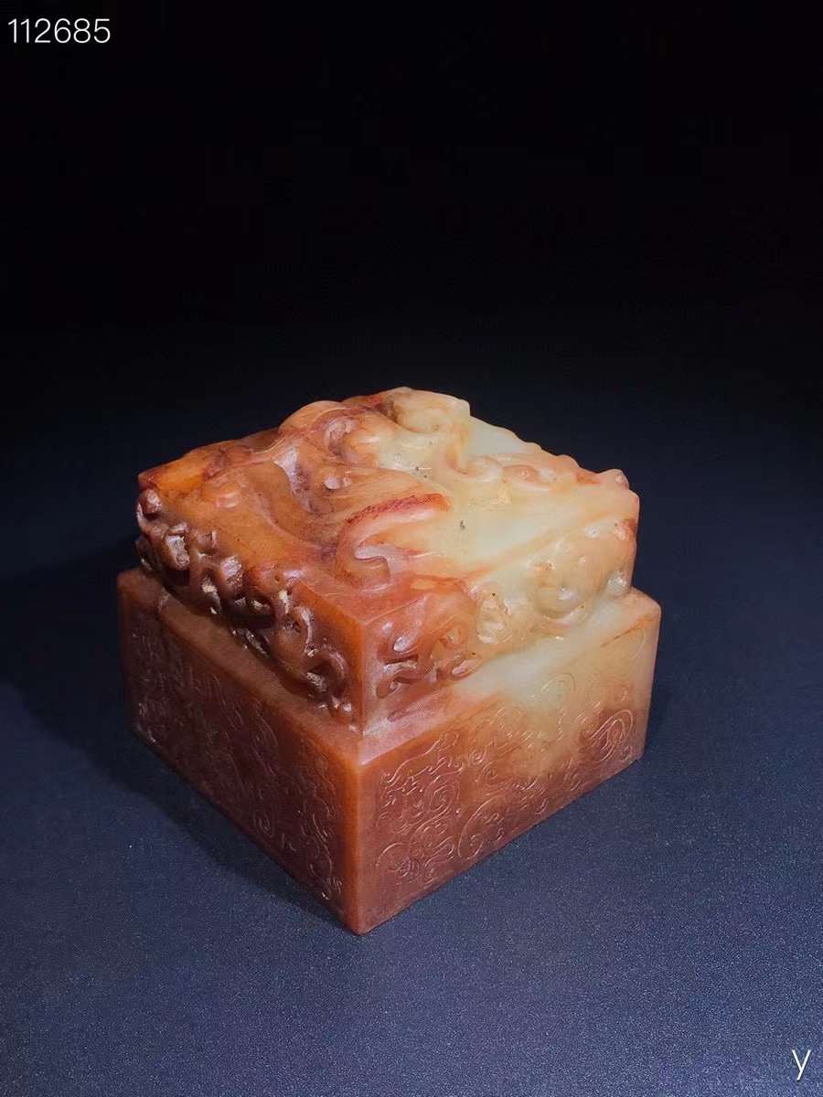 和田玉璃龙印章：材质和田玉，玉质细腻，包浆油润，雕工精细，线条流畅，品相完美，细节如图，