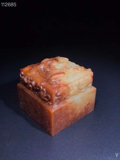 和田玉璃龙印章：材质和田玉，玉质细腻，包浆油润，雕工精细，线条流畅，品相完美，细节如图， 和田玉璃龙印章：材质和田玉，玉质细腻，包浆油润，雕工精细，线条流畅，品相完美，细节如图，