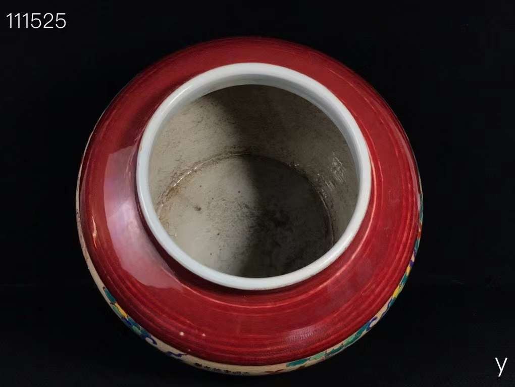 宣德红釉青花人物故事罐，纯手工胎，器形优美，造型周正挺拔，品相完整。