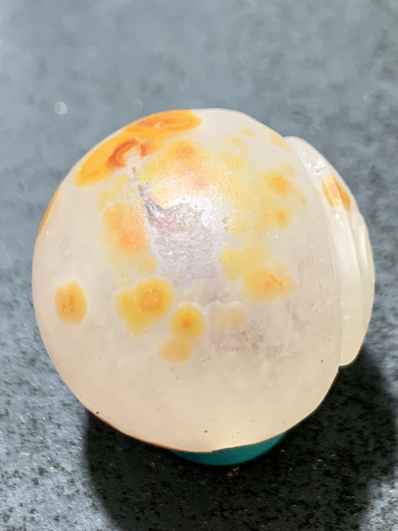 精美冰飘糖心料战国红玛瑙手工俏色巧雕太极阴阳鱼意境珠一颗！