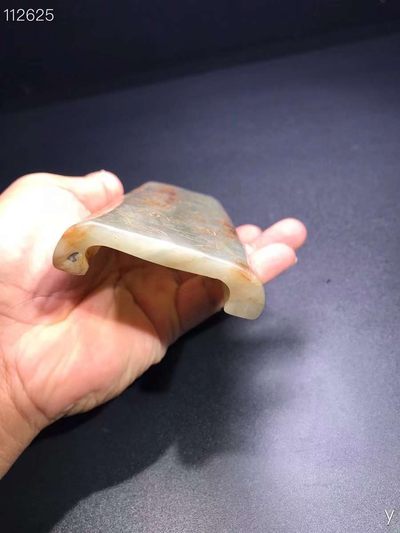 和田玉臂戈、雕工精湛，包浆老道，沁色完美，玉质温润细腻，收藏佳品！ 和田玉臂戈、雕工精湛，包浆老道，沁色完美，玉质温润细腻，收藏佳品！