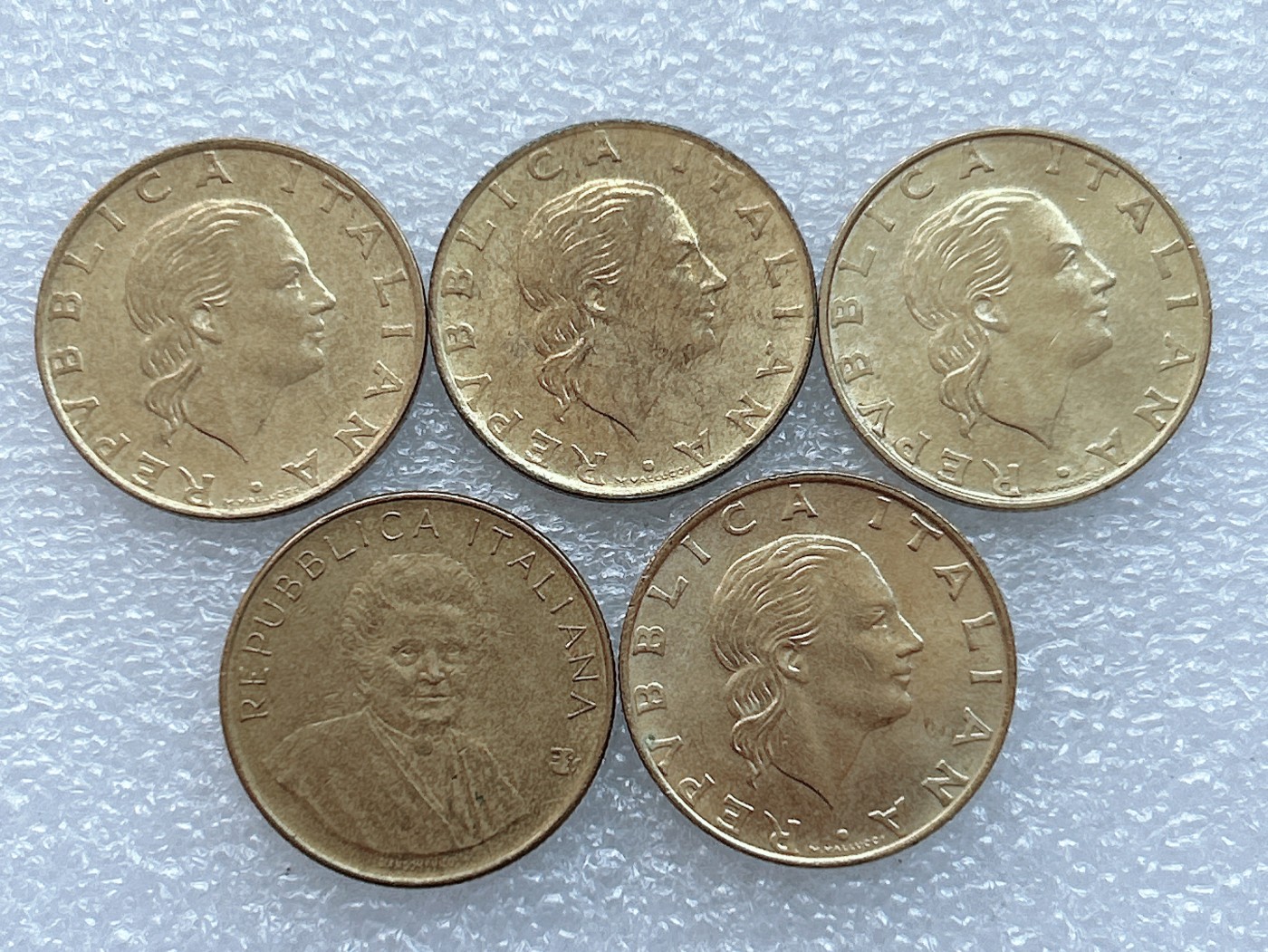 海外回流1元起拍小铺 各国钱币散币场 第1期 意大利200里拉纪念币5枚套