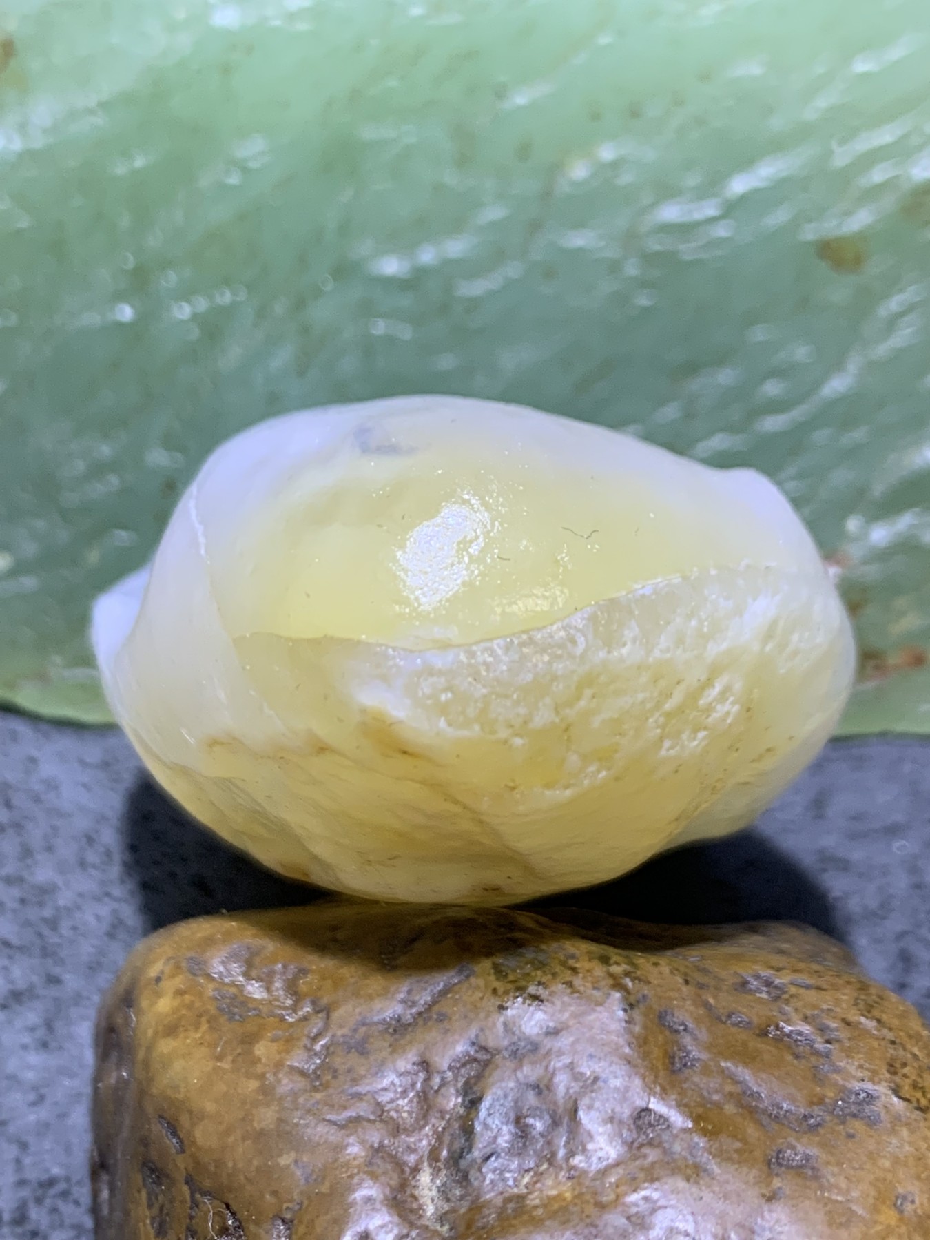 放福利！精美天然戈壁绿草花沁白玛瑙原石一颗