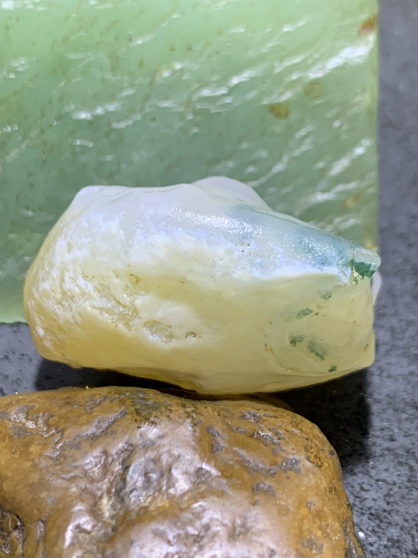 放福利！精美天然戈壁绿草花沁白玛瑙原石一颗
