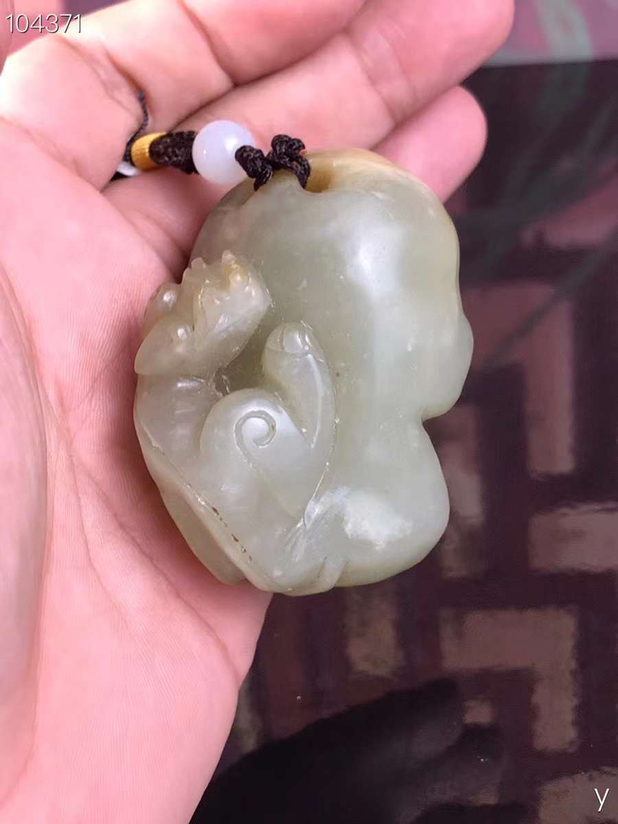 和田玉骷髅头、雕工精湛，包浆老道，沁色完美，玉质温润细腻，收藏佳品！