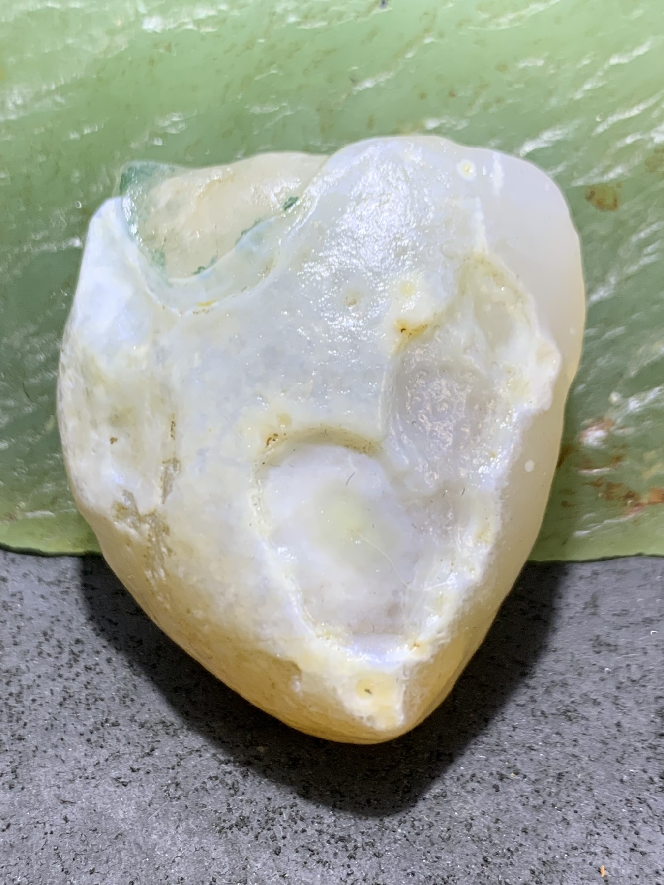 放福利！精美天然戈壁绿草花沁白玛瑙原石一颗