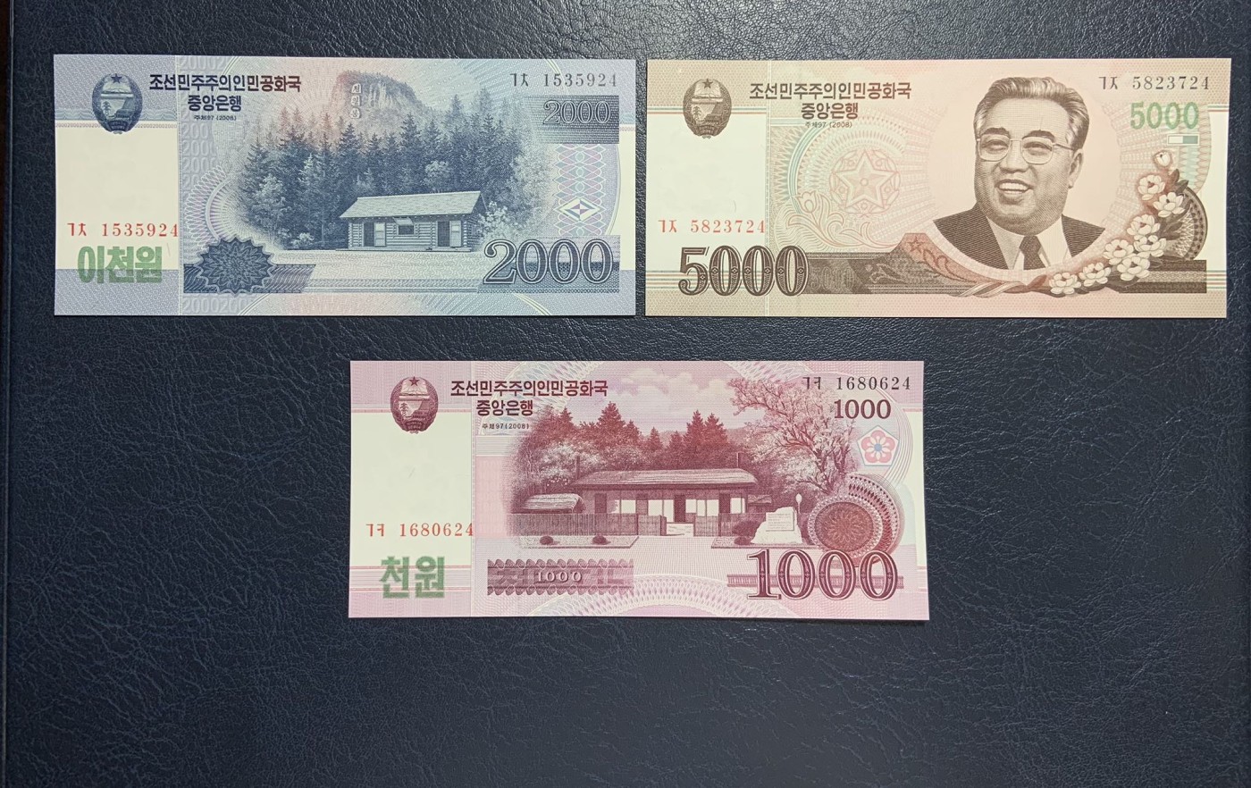 收藏联盟Quantum Auction 第296期拍卖  朝鲜2002年5-50元和2008年100-5000元尾二同一套 品相全新UNC(500有瑕疵，细节如图) 少见无加盖版 