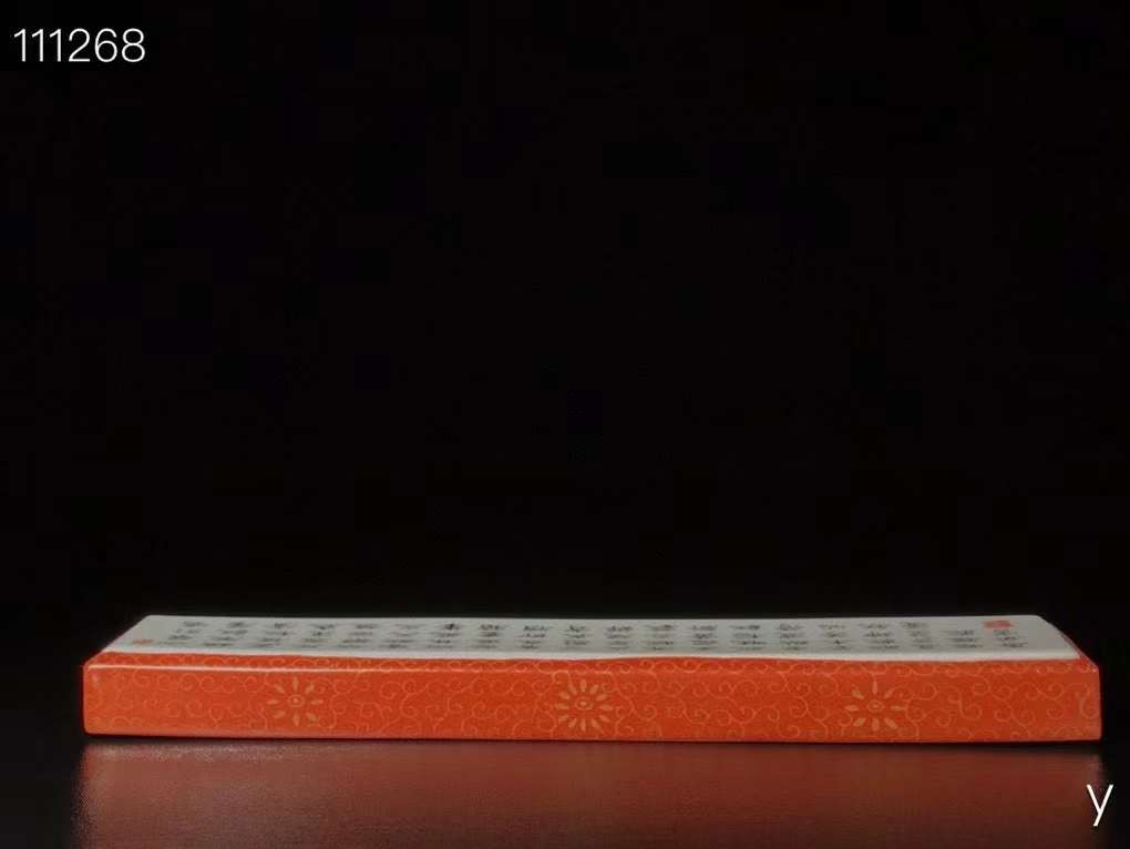 乾隆诗文摆件，器型少见、釉色纯正、纯手工胎，器形优美，造型周正挺拔，品相完整！