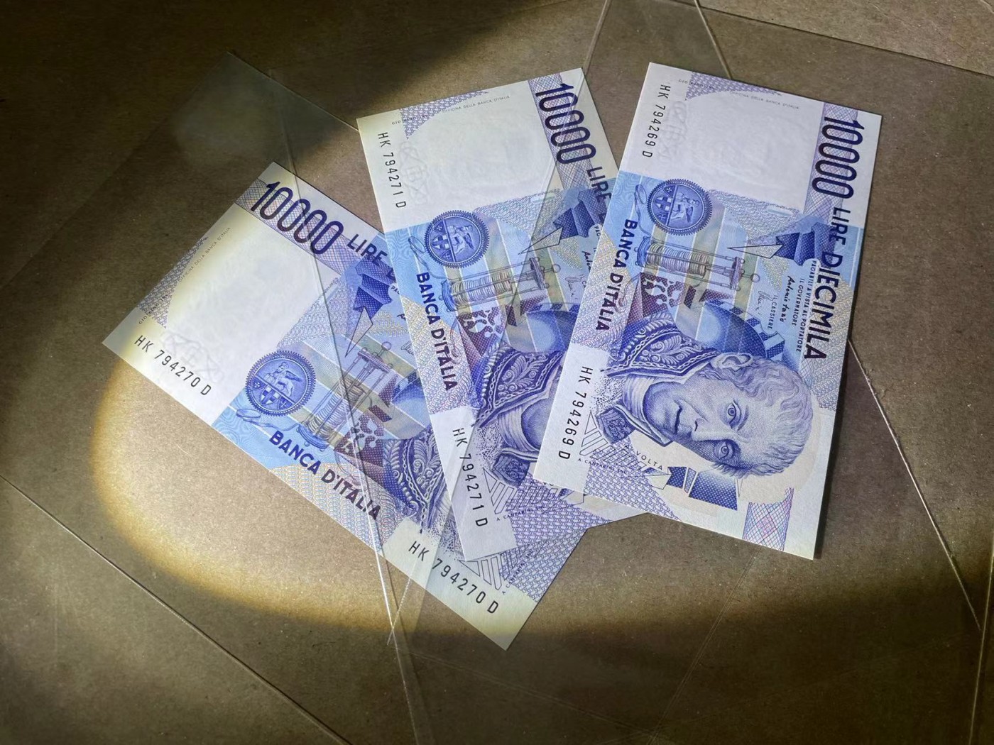 【Blue Auction】✨世界纸币精拍第380期【精】 【一组3张】意大利 1984年10000里拉 全新UNC