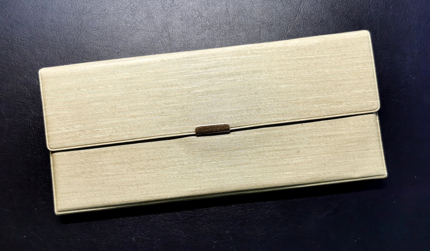 凡希社世界钱币微拍第二百五十期 1970安圭拉精铸PS大钱包 洋红彩品相一流！