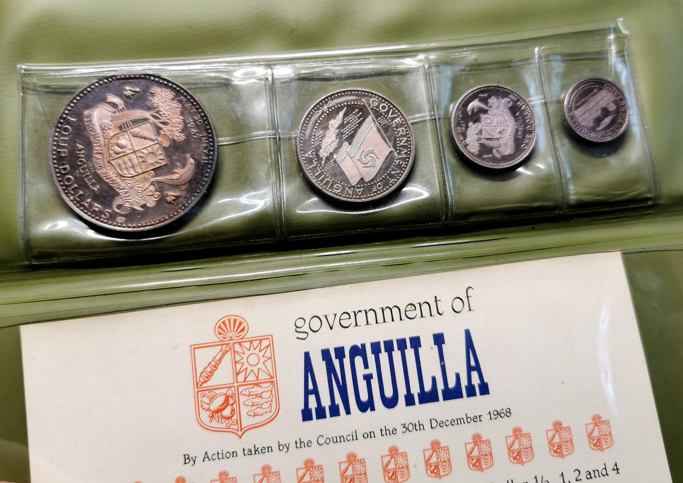 凡希社世界钱币微拍第二百五十期 1970安圭拉精铸PS大钱包 洋红彩品相一流！