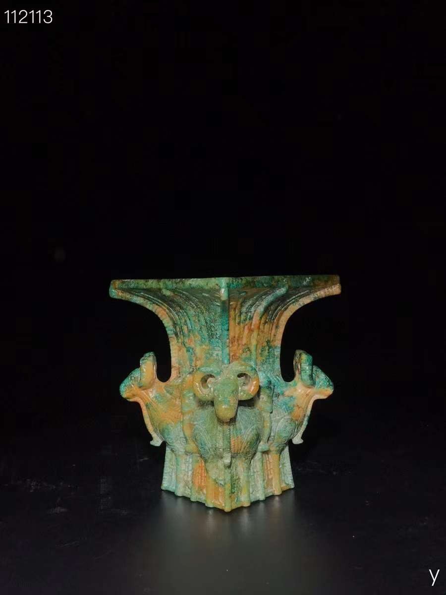 高古玉四羊方尊、雕工精湛，包浆老道，沁色完美，玉质温润细腻，收藏佳品！ 高古玉四羊方尊、雕工精湛，包浆老道，沁色完美，玉质温润细腻，收藏佳品！