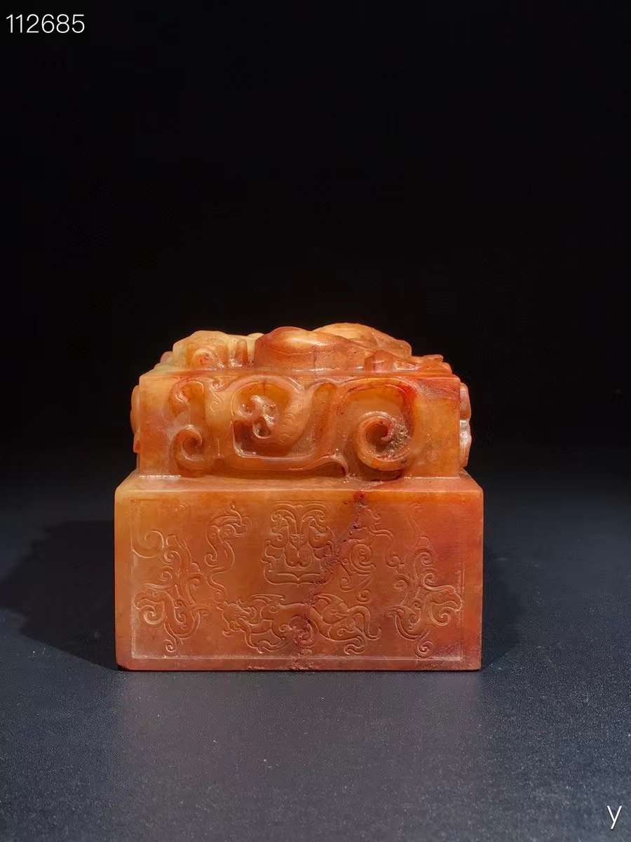 和田玉璃龙印章：材质和田玉，玉质细腻，包浆油润，雕工精细，线条流畅，品相完美，细节如图，